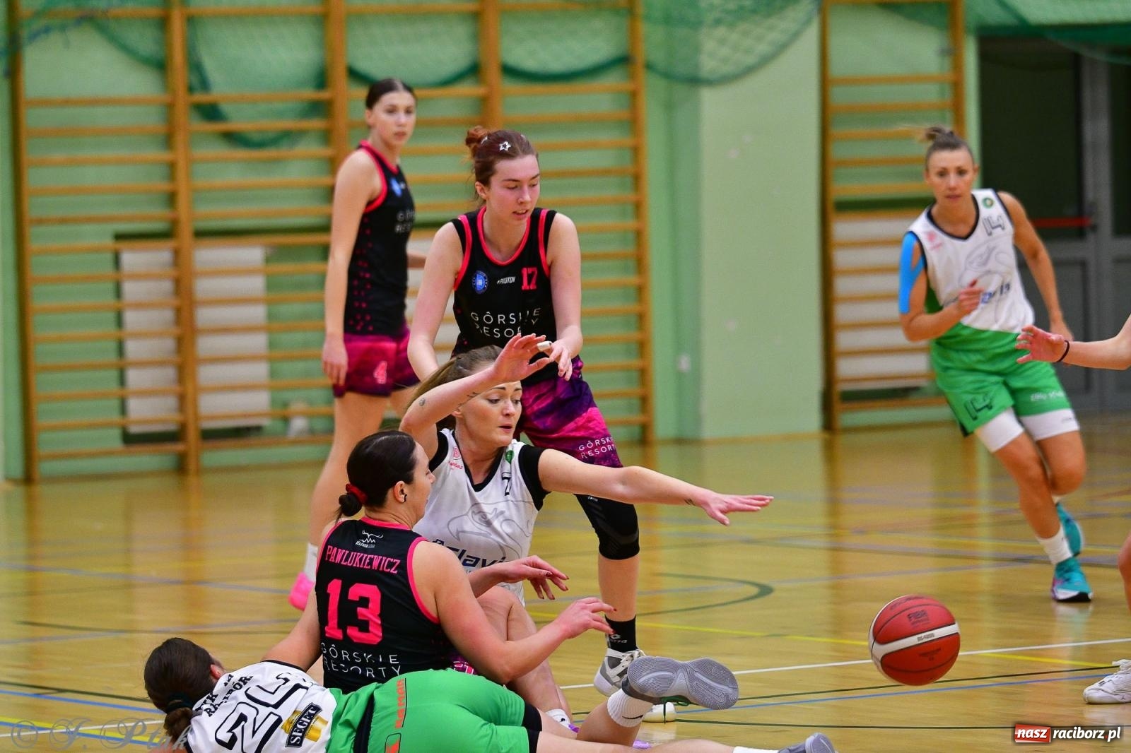 Zdjęcie w galerii na portalu naszraciborz.pl: Koszykówka. Cenna wygrana RKK AZS Racibórz [FOTO] wiadomości z regionu