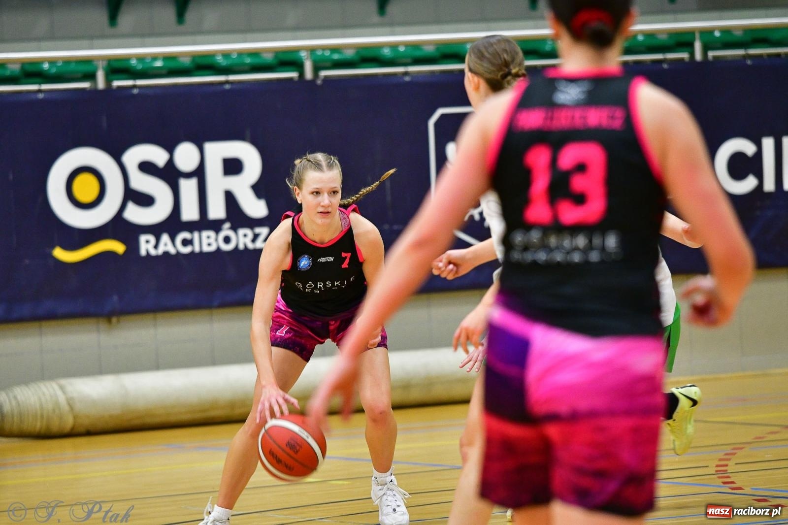 Zdjęcie w galerii na portalu naszraciborz.pl: Koszykówka. Cenna wygrana RKK AZS Racibórz [FOTO] wiadomości z regionu
