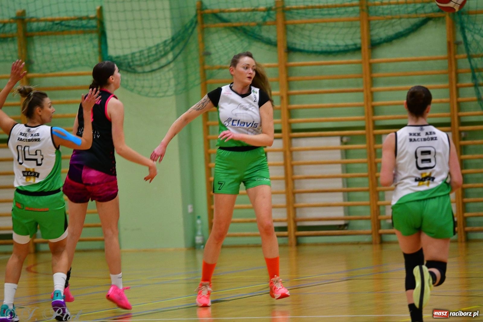 Zdjęcie w galerii na portalu naszraciborz.pl: Koszykówka. Cenna wygrana RKK AZS Racibórz [FOTO] wiadomości z regionu