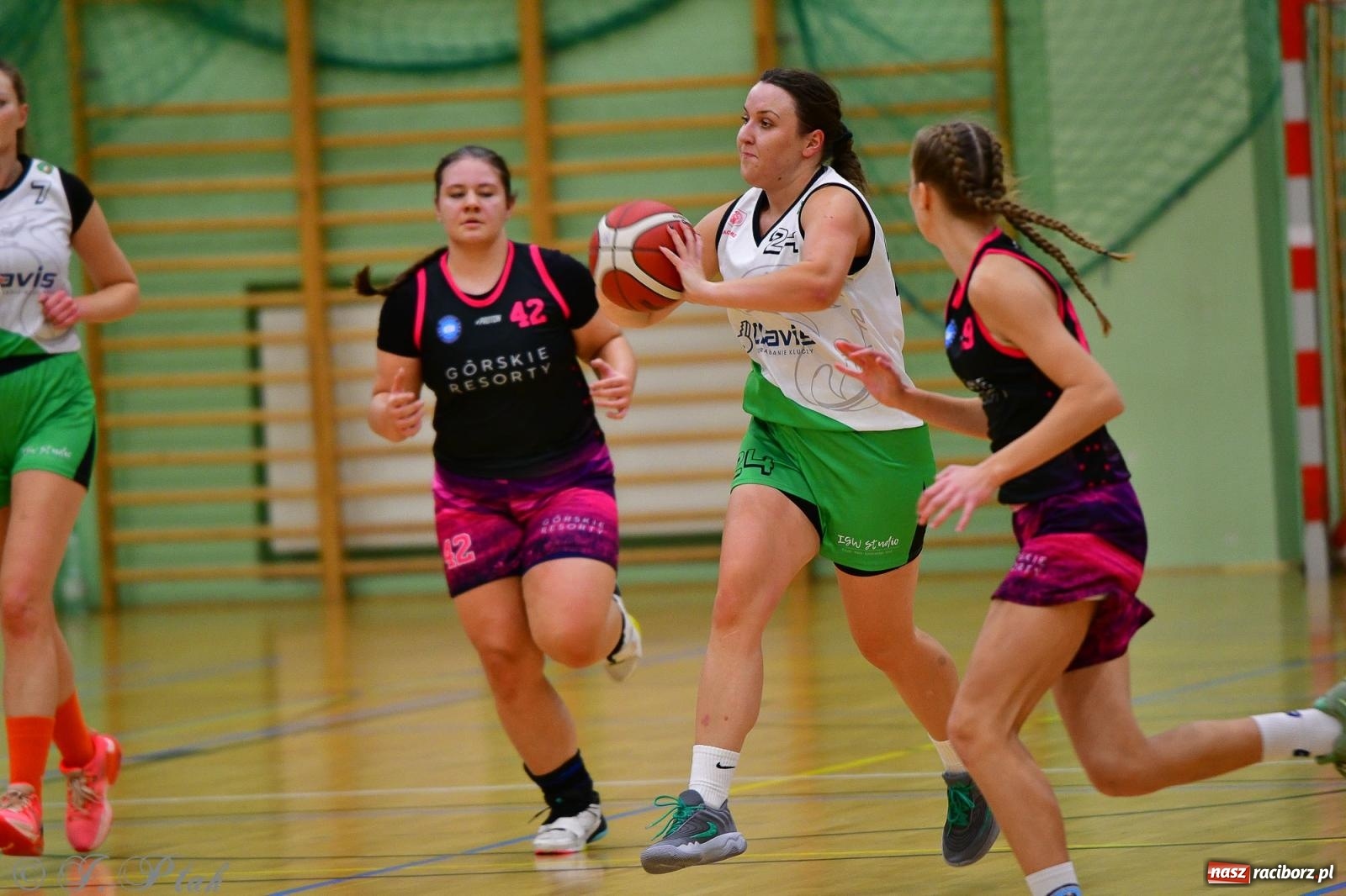 Zdjęcie w galerii na portalu naszraciborz.pl: Koszykówka. Cenna wygrana RKK AZS Racibórz [FOTO] wiadomości z regionu