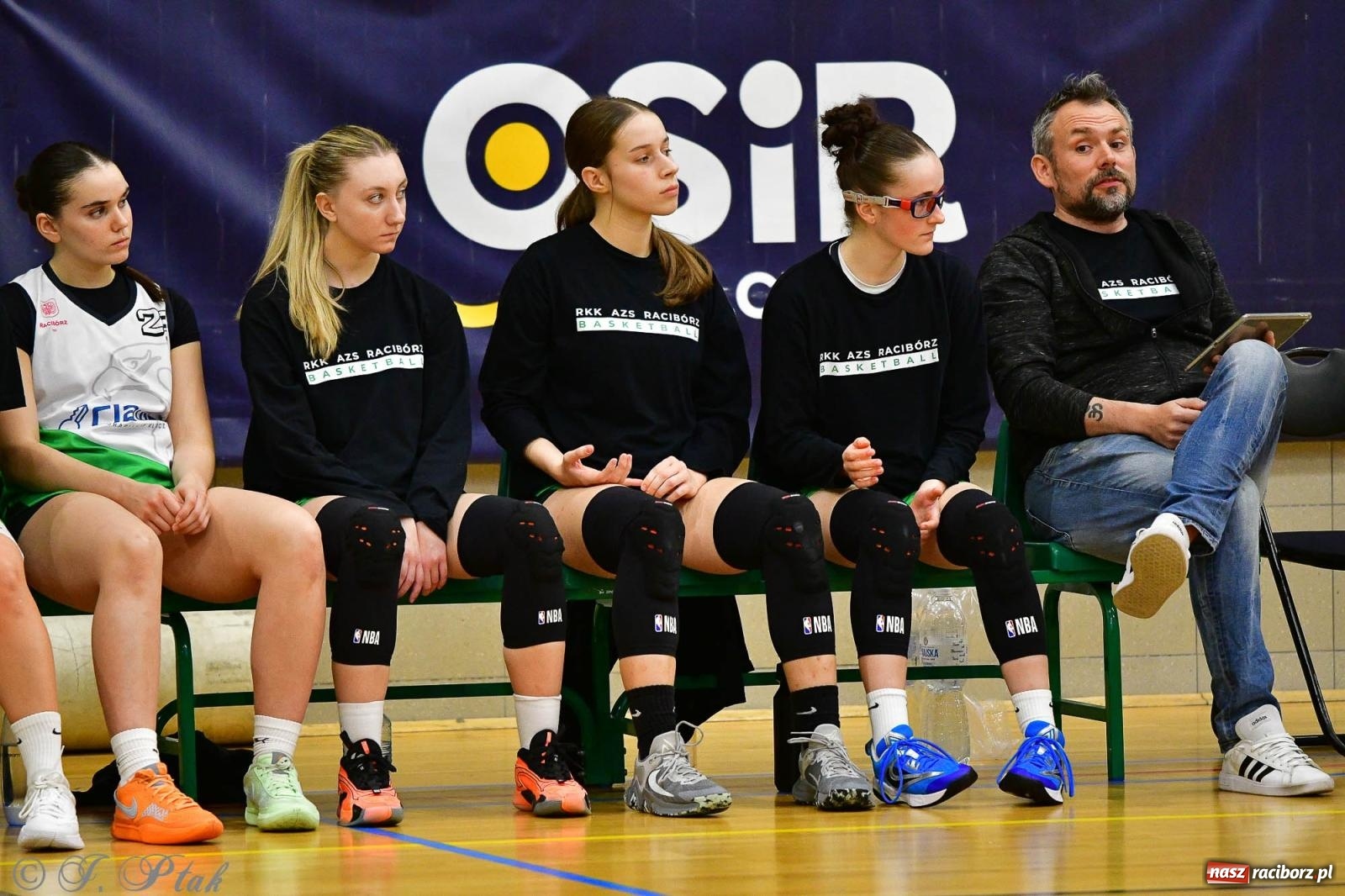 Zdjęcie w galerii na portalu naszraciborz.pl: Koszykówka. Cenna wygrana RKK AZS Racibórz [FOTO] wiadomości z regionu