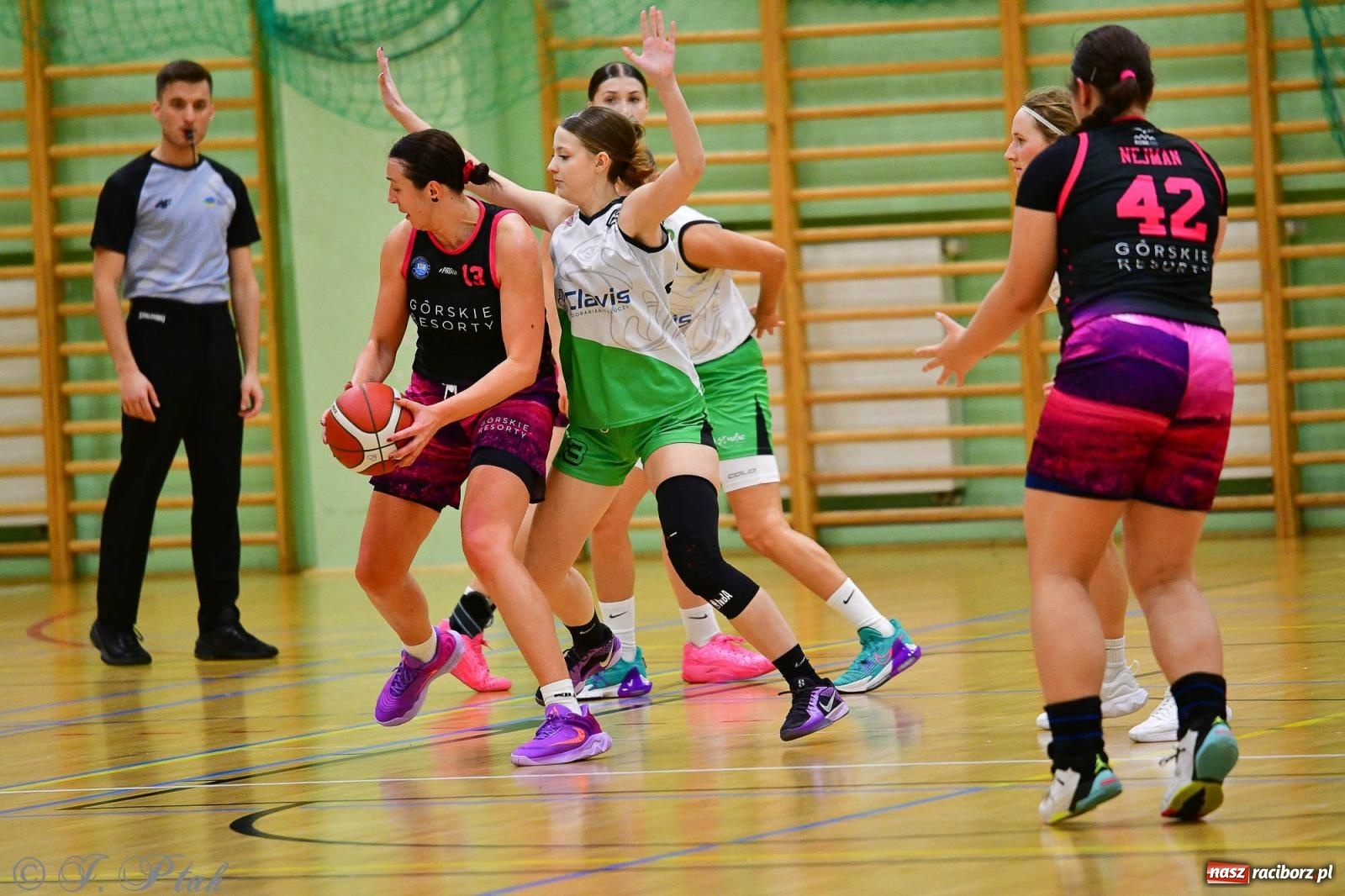 Zdjęcie w galerii na portalu naszraciborz.pl: Koszykówka. Cenna wygrana RKK AZS Racibórz [FOTO] wiadomości z regionu