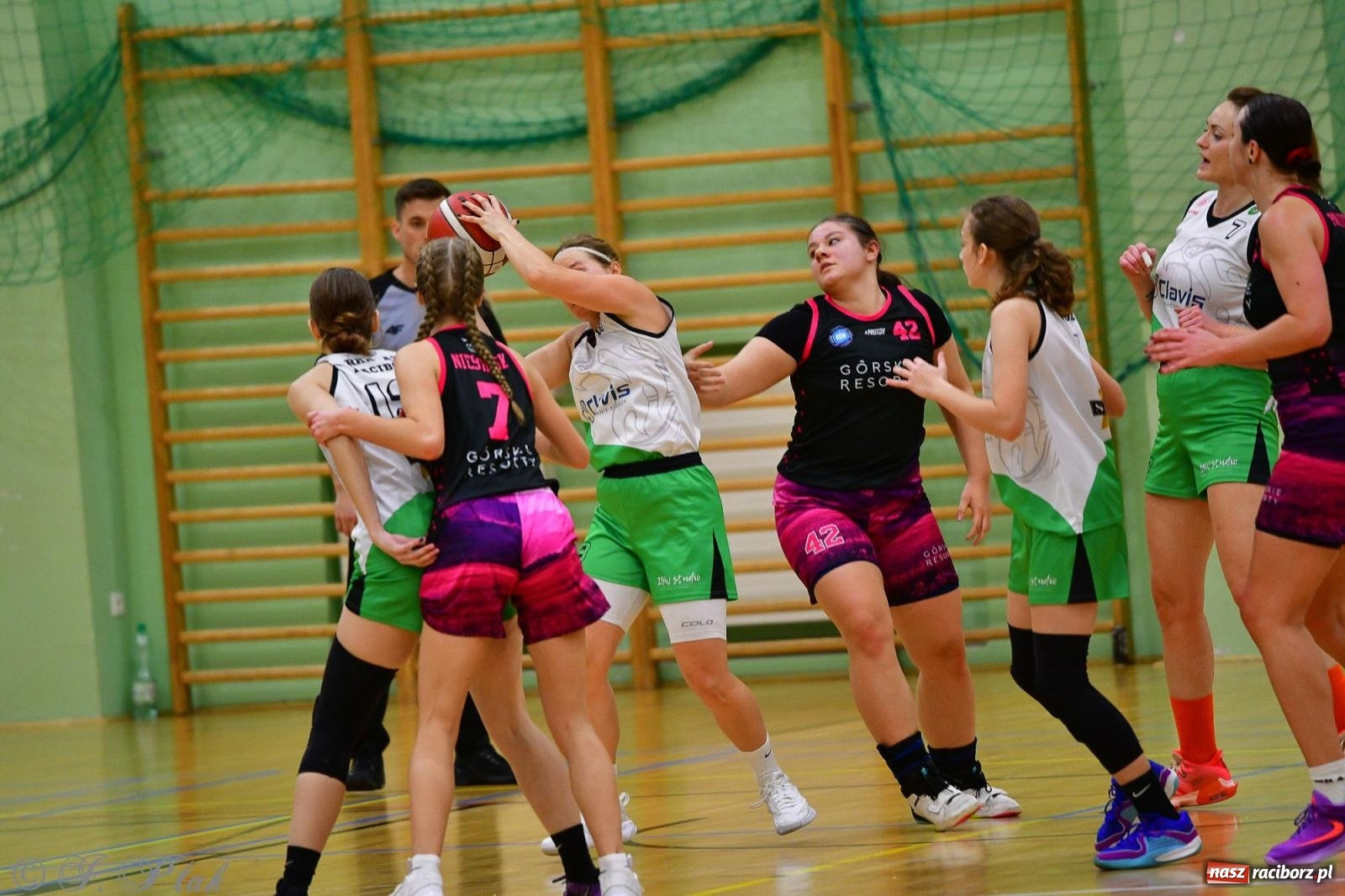 Zdjęcie w galerii na portalu naszraciborz.pl: Koszykówka. Cenna wygrana RKK AZS Racibórz [FOTO] wiadomości z regionu