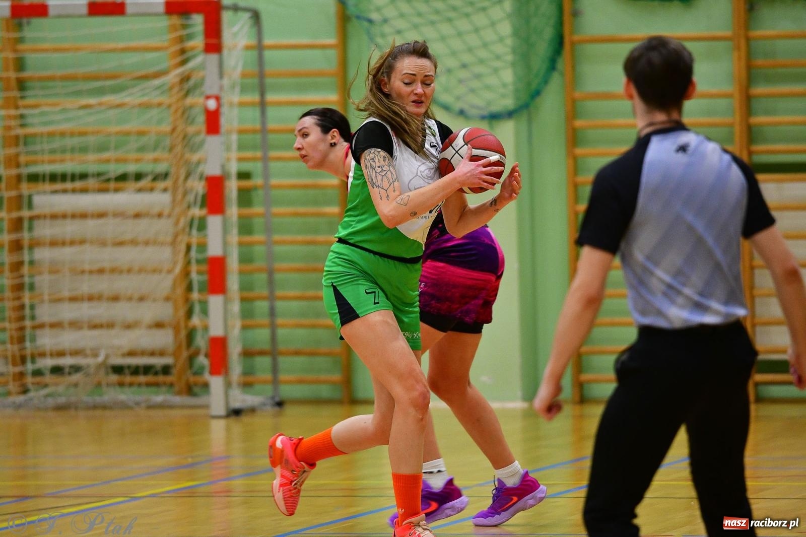 Zdjęcie w galerii na portalu naszraciborz.pl: Koszykówka. Cenna wygrana RKK AZS Racibórz [FOTO] wiadomości z regionu