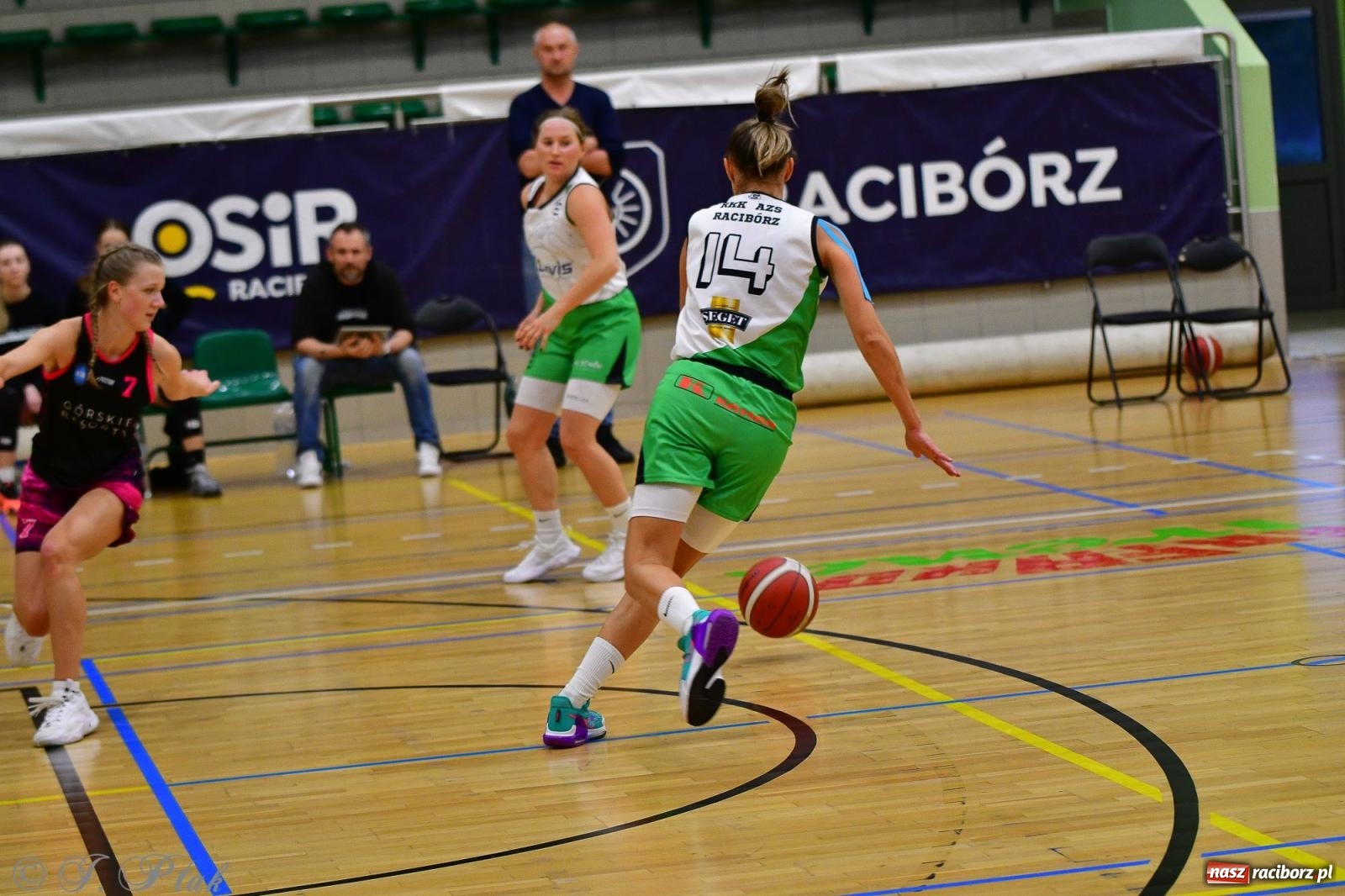 Zdjęcie w galerii na portalu naszraciborz.pl: Koszykówka. Cenna wygrana RKK AZS Racibórz [FOTO] wiadomości z regionu