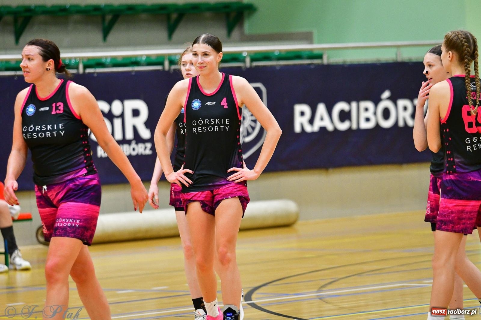 Zdjęcie w galerii na portalu naszraciborz.pl: Koszykówka. Cenna wygrana RKK AZS Racibórz [FOTO] wiadomości z regionu