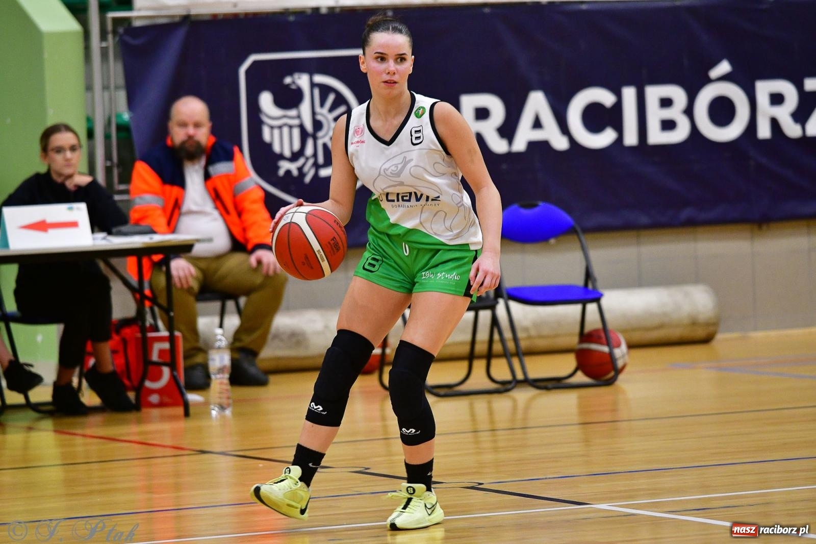 Zdjęcie w galerii na portalu naszraciborz.pl: Koszykówka. Cenna wygrana RKK AZS Racibórz [FOTO] wiadomości z regionu