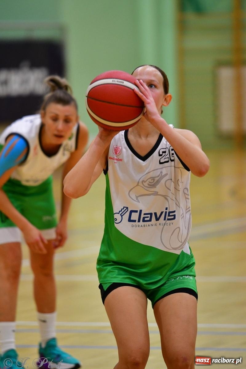 Zdjęcie w galerii na portalu naszraciborz.pl: Koszykówka. Cenna wygrana RKK AZS Racibórz [FOTO] wiadomości z regionu