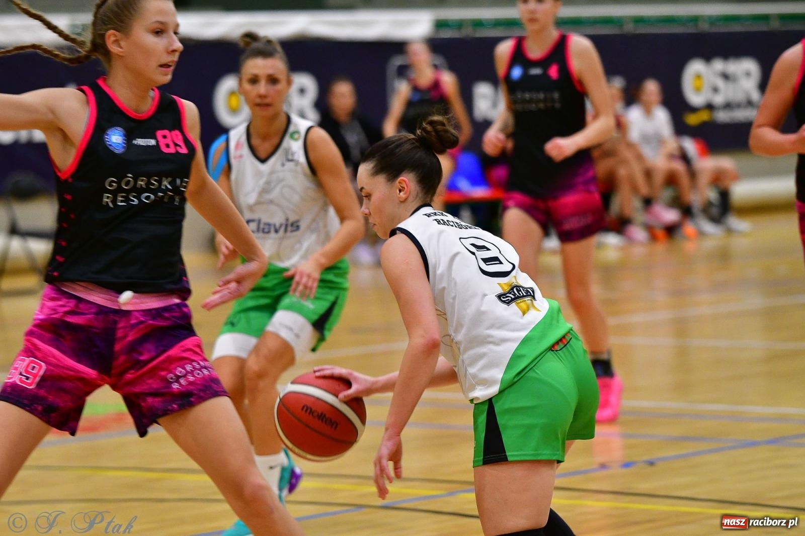 Zdjęcie w galerii na portalu naszraciborz.pl: Koszykówka. Cenna wygrana RKK AZS Racibórz [FOTO] wiadomości z regionu