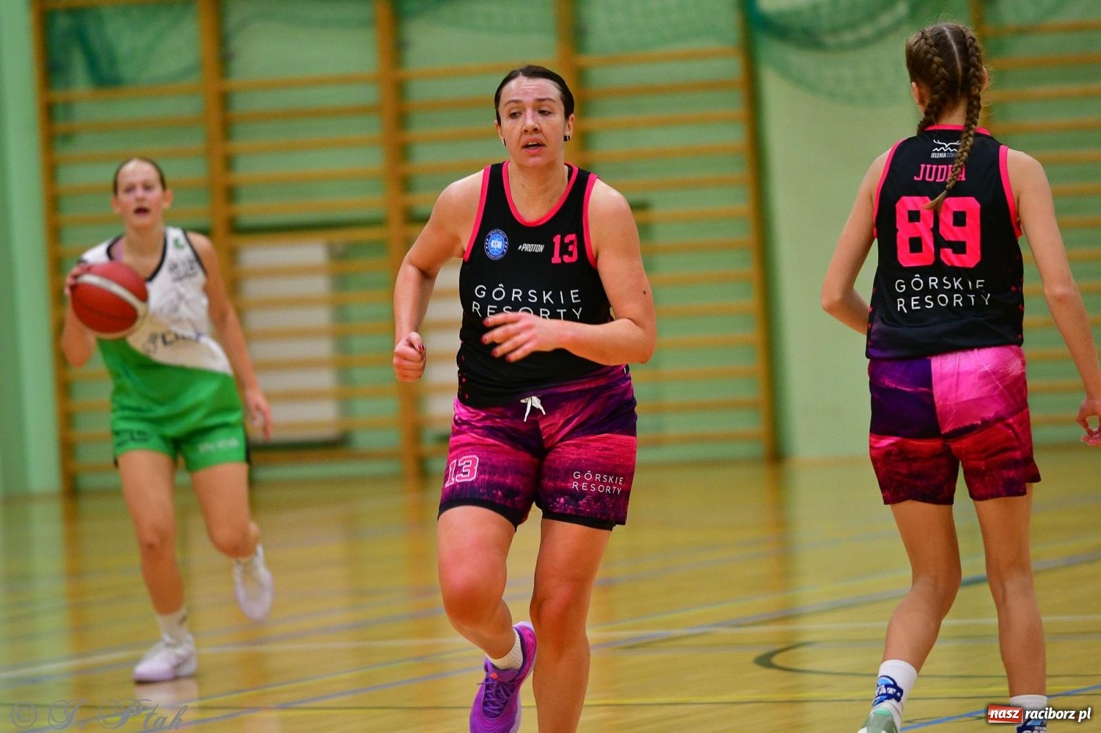 Zdjęcie w galerii na portalu naszraciborz.pl: Koszykówka. Cenna wygrana RKK AZS Racibórz [FOTO] wiadomości z regionu