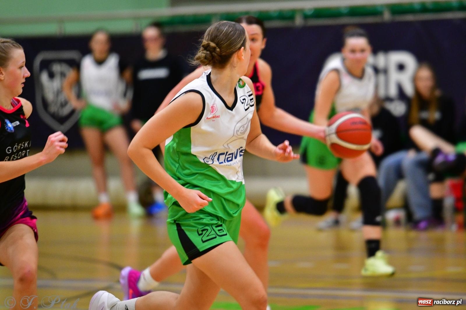 Zdjęcie w galerii na portalu naszraciborz.pl: Koszykówka. Cenna wygrana RKK AZS Racibórz [FOTO] wiadomości z regionu