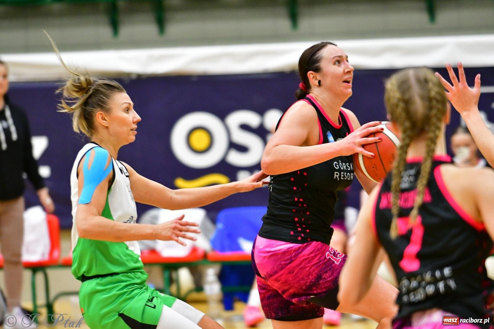 Zdjęcie w galerii na portalu naszraciborz.pl: Koszykówka. Cenna wygrana RKK AZS Racibórz [FOTO] wiadomości z regionu