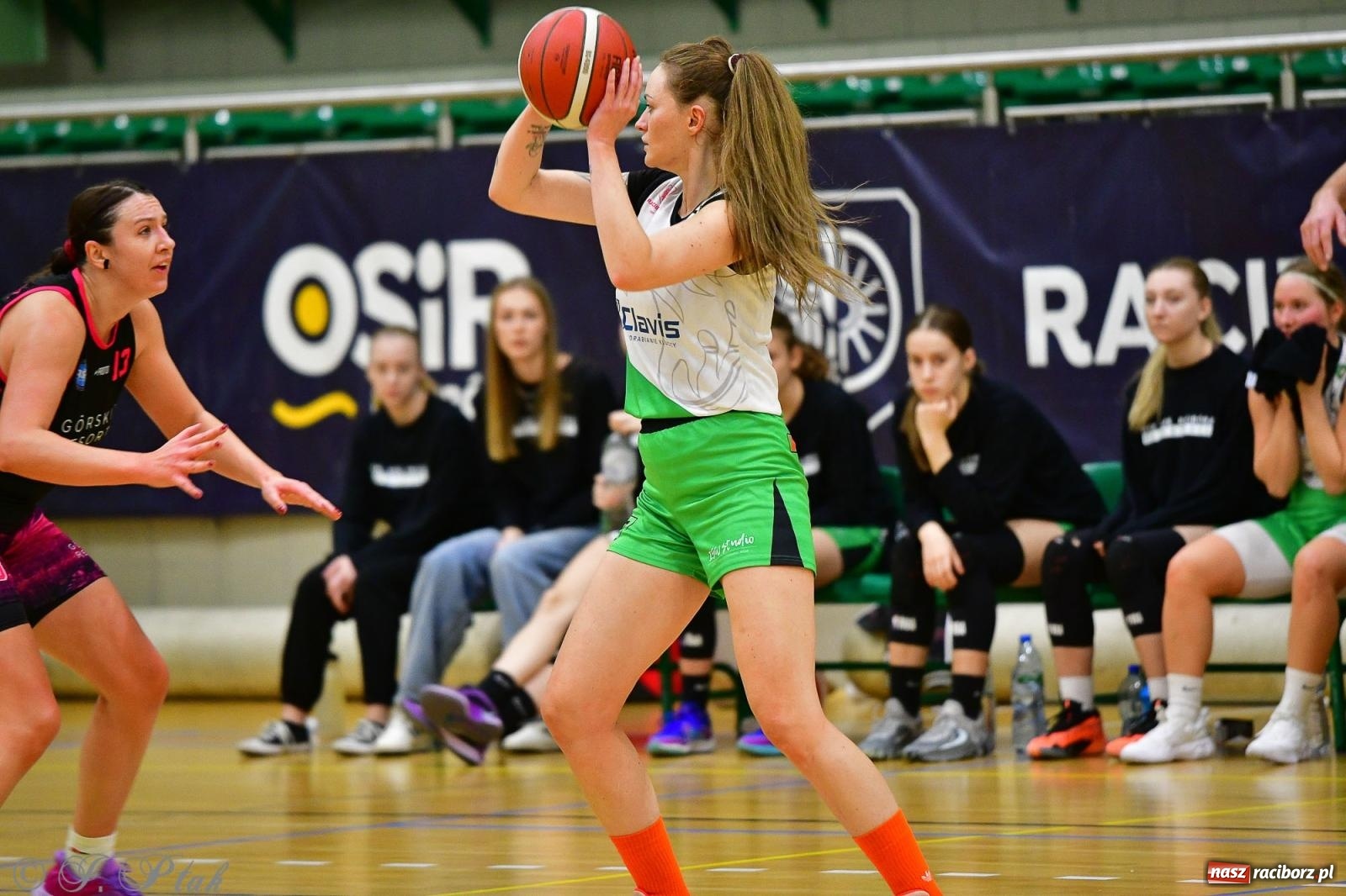 Zdjęcie w galerii na portalu naszraciborz.pl: Koszykówka. Cenna wygrana RKK AZS Racibórz [FOTO] wiadomości z regionu
