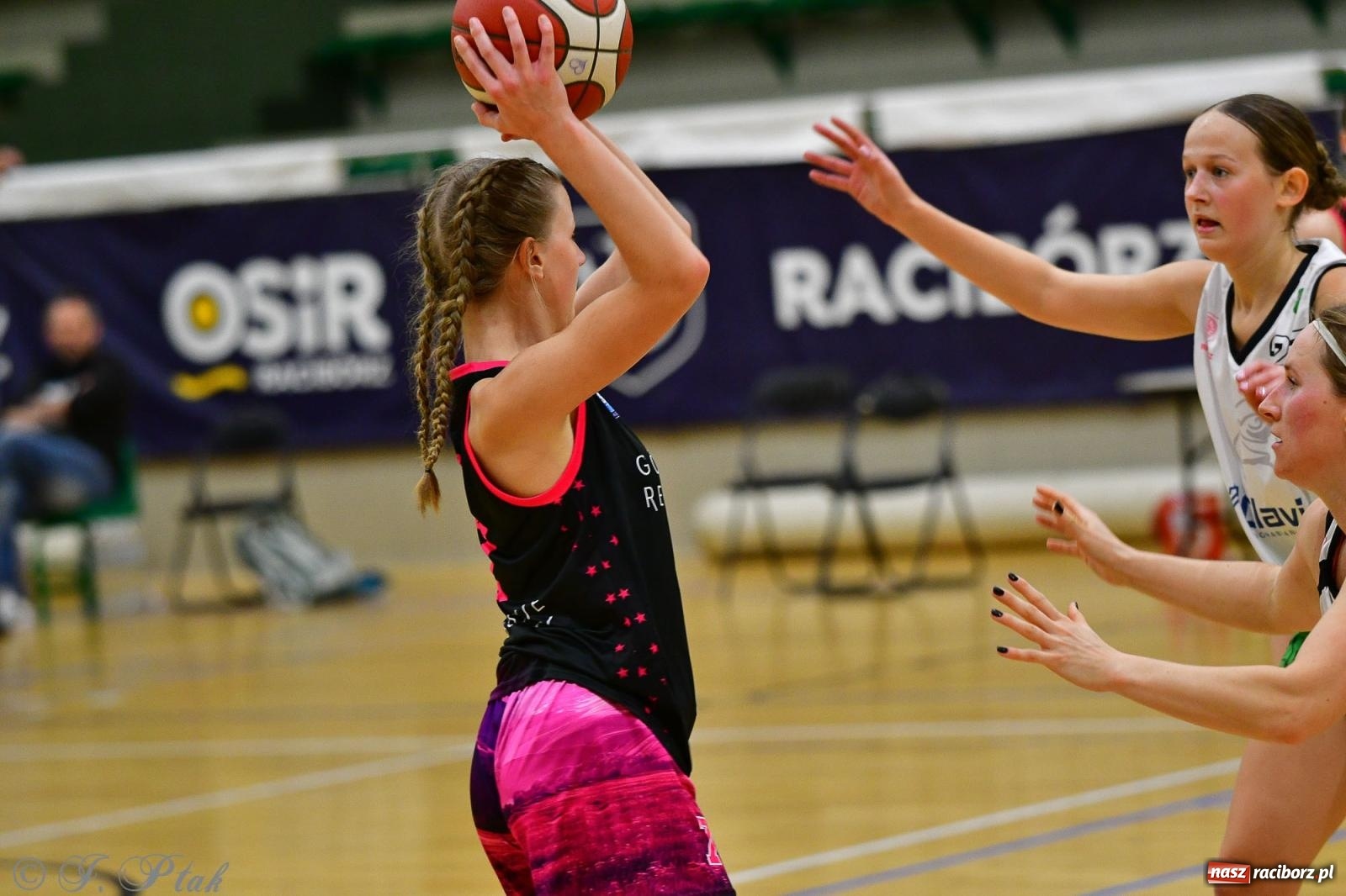 Zdjęcie w galerii na portalu naszraciborz.pl: Koszykówka. Cenna wygrana RKK AZS Racibórz [FOTO] wiadomości z regionu