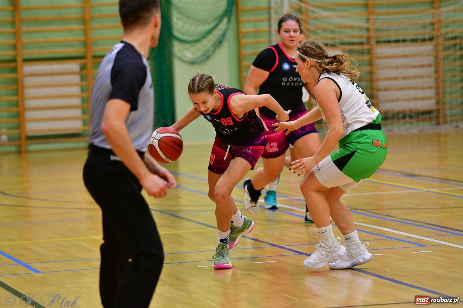 Zdjęcie w galerii na portalu naszraciborz.pl: Koszykówka. Cenna wygrana RKK AZS Racibórz [FOTO] wiadomości z regionu