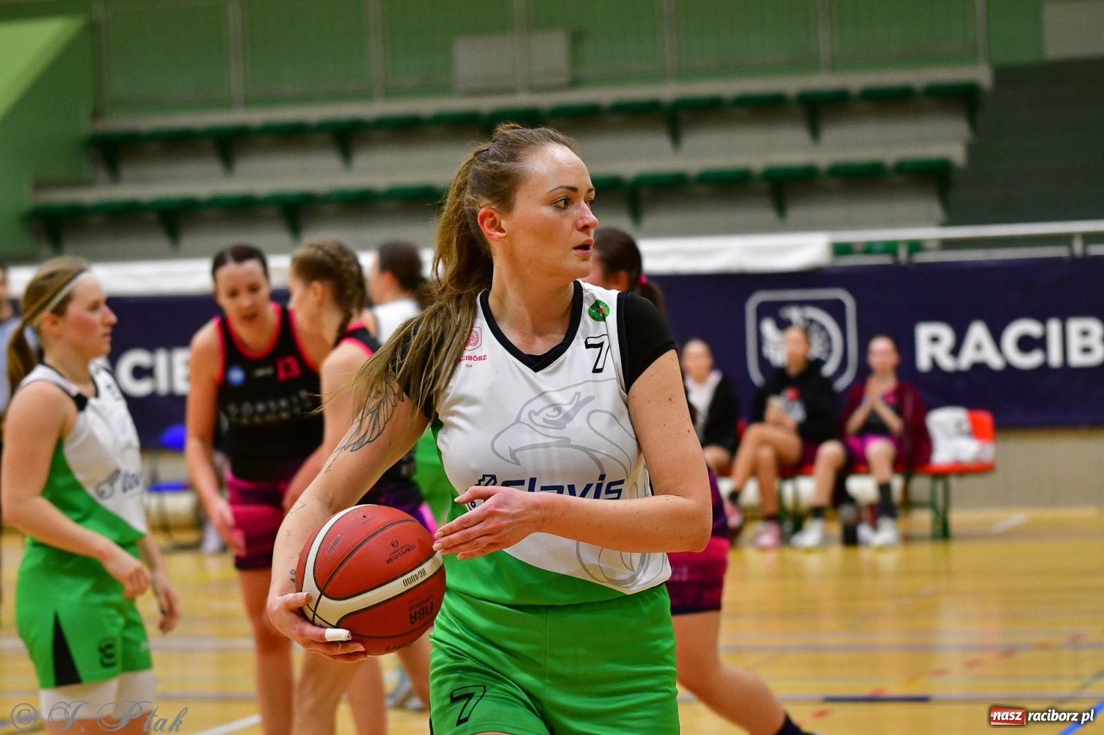 Zdjęcie w galerii na portalu naszraciborz.pl: Koszykówka. Cenna wygrana RKK AZS Racibórz [FOTO] wiadomości z regionu