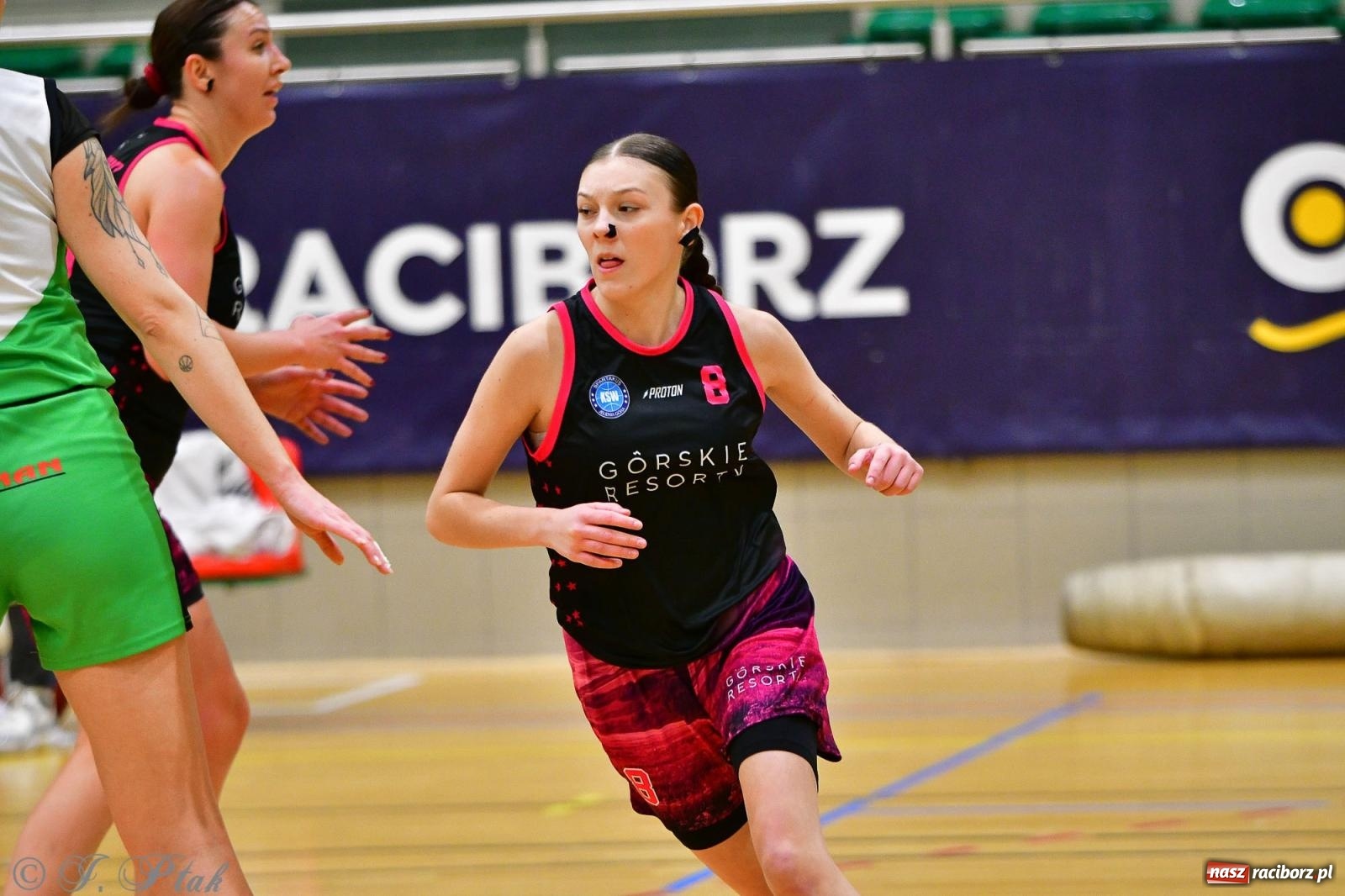 Zdjęcie w galerii na portalu naszraciborz.pl: Koszykówka. Cenna wygrana RKK AZS Racibórz [FOTO] wiadomości z regionu