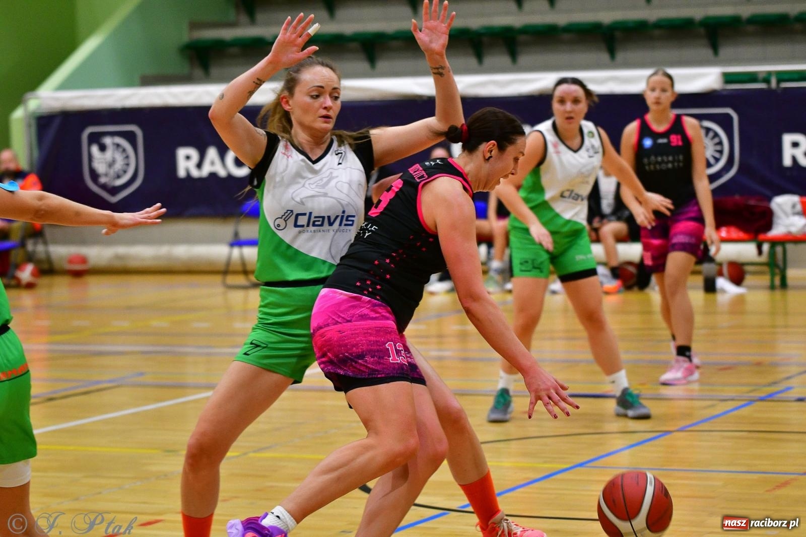 Zdjęcie w galerii na portalu naszraciborz.pl: Koszykówka. Cenna wygrana RKK AZS Racibórz [FOTO] wiadomości z regionu