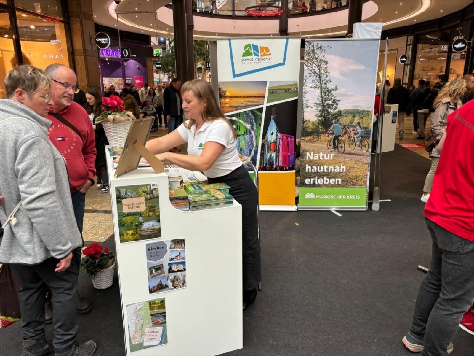 Zdjęcie w galerii na portalu naszraciborz.pl: Powiat Raciborski promował się w Märkischer Kreis wiadomości z regionu