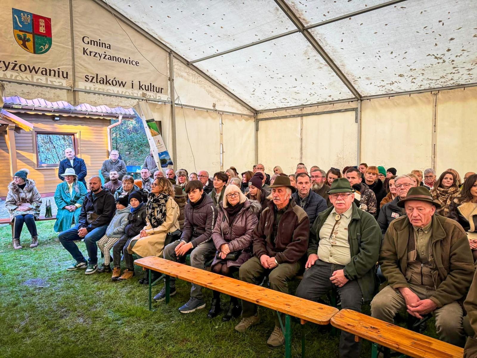 Zdjęcie w galerii na portalu naszraciborz.pl: Myśliwi świętowali wspomnienie św. Huberta w Bieńkowicach – zaproszenie na mszę hubertusowską na zamku w Raciborzu wiadomości z regionu