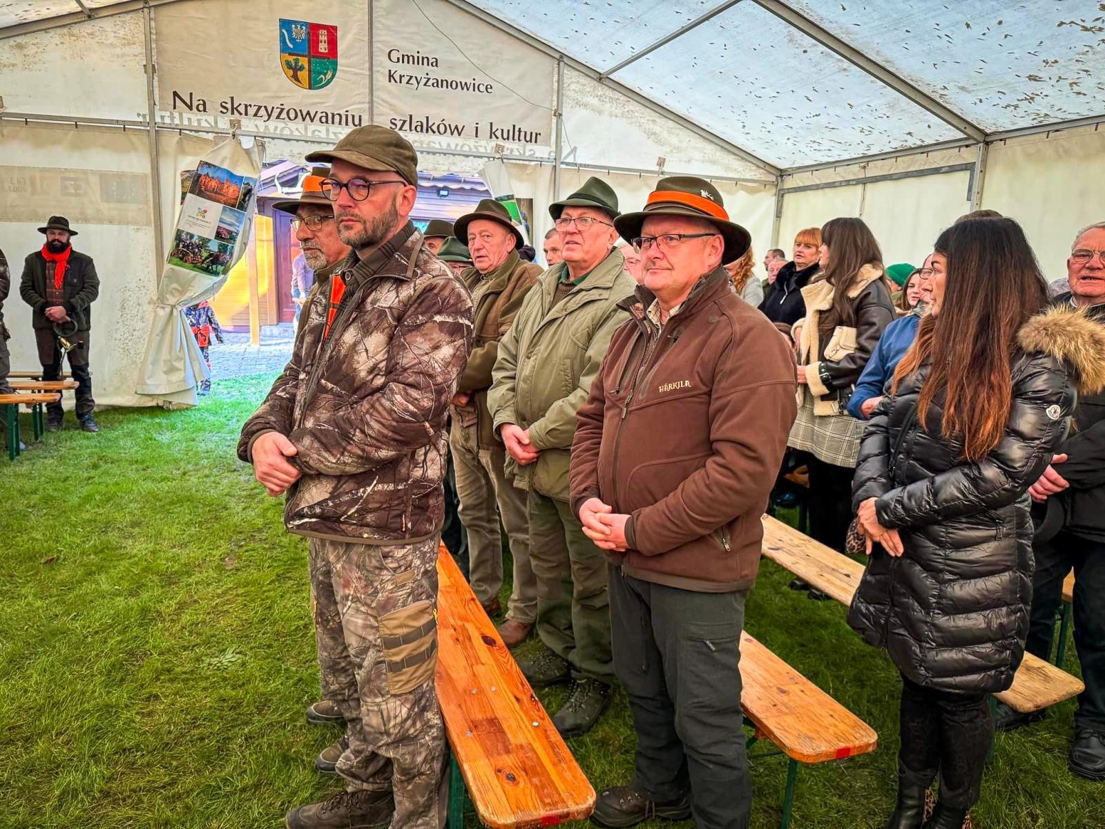 Zdjęcie w galerii na portalu naszraciborz.pl: Myśliwi świętowali wspomnienie św. Huberta w Bieńkowicach – zaproszenie na mszę hubertusowską na zamku w Raciborzu wiadomości z regionu