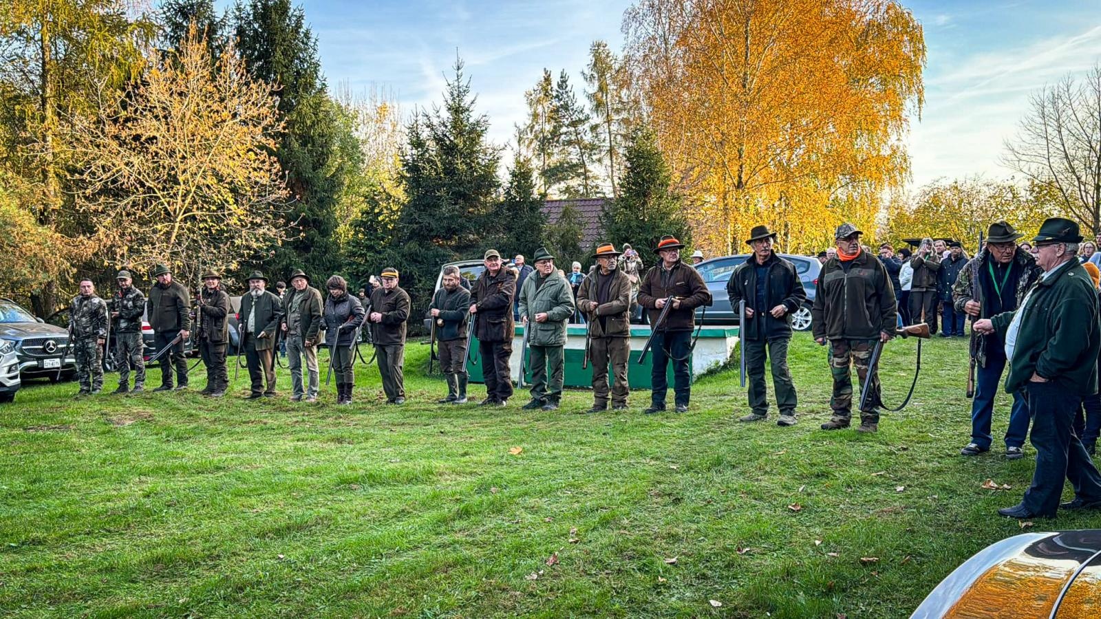 Zdjęcie w galerii na portalu naszraciborz.pl: Myśliwi świętowali wspomnienie św. Huberta w Bieńkowicach – zaproszenie na mszę hubertusowską na zamku w Raciborzu wiadomości z regionu