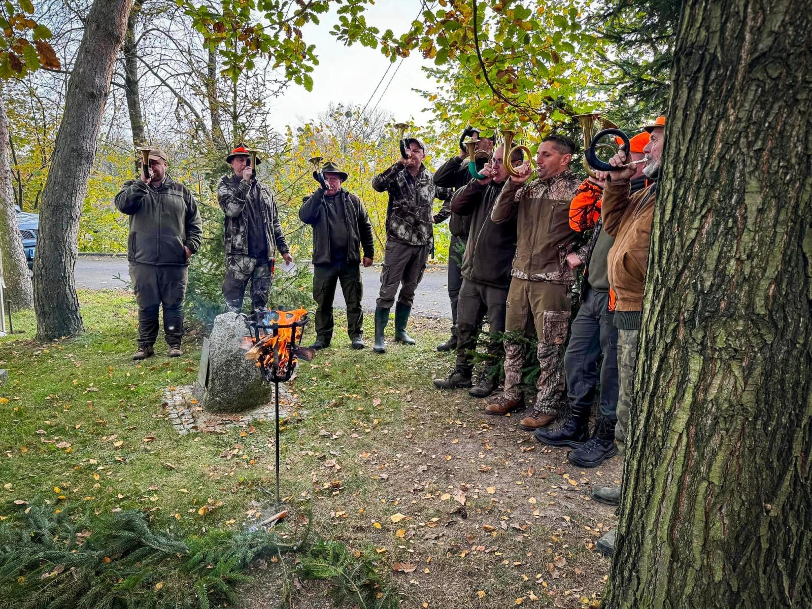 Zdjęcie w galerii na portalu naszraciborz.pl: Myśliwi świętowali wspomnienie św. Huberta w Bieńkowicach – zaproszenie na mszę hubertusowską na zamku w Raciborzu wiadomości z regionu