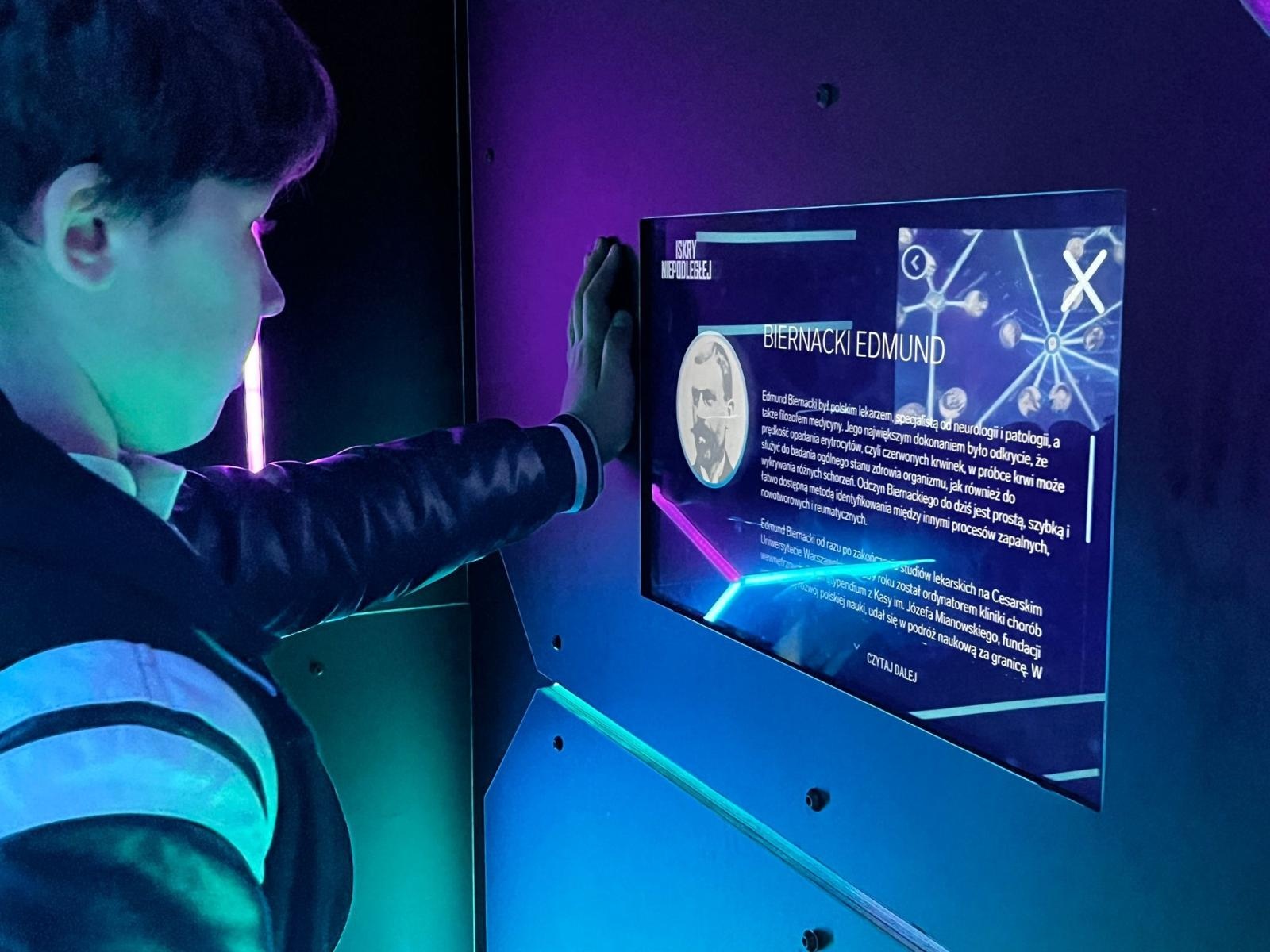 Zdjęcie w galerii na portalu naszraciborz.pl: Widowisko multimedialne Iskry Niepodległej już dostępne dla zwiedzających wiadomości z regionu