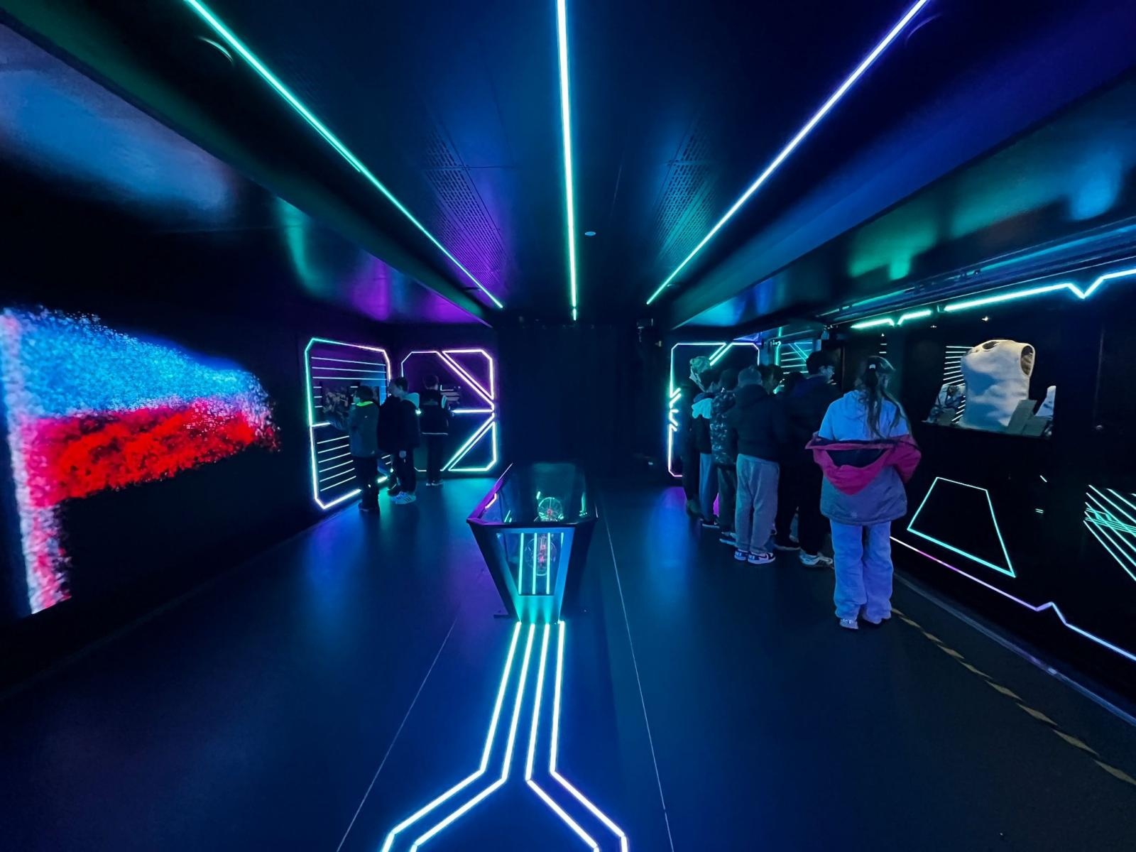 Zdjęcie w galerii na portalu naszraciborz.pl: Widowisko multimedialne Iskry Niepodległej już dostępne dla zwiedzających wiadomości z regionu