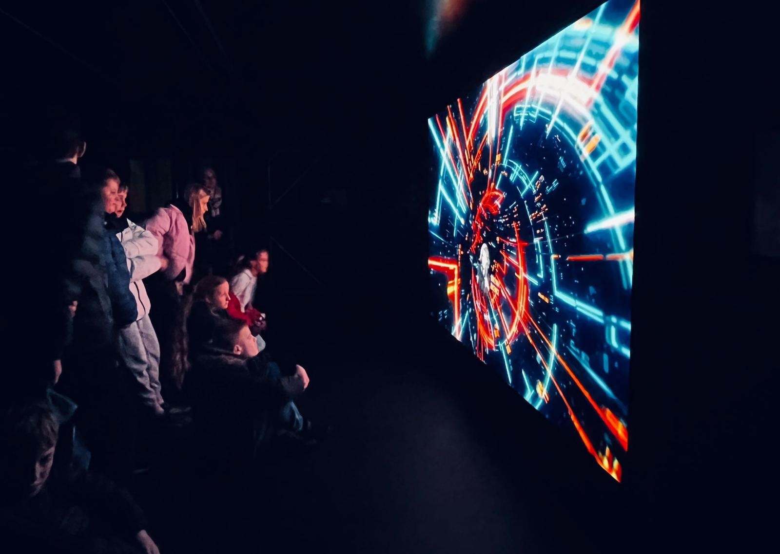 Zdjęcie w galerii na portalu naszraciborz.pl: Widowisko multimedialne Iskry Niepodległej już dostępne dla zwiedzających wiadomości z regionu