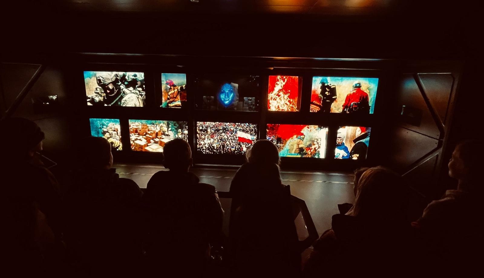 Zdjęcie w galerii na portalu naszraciborz.pl: Widowisko multimedialne Iskry Niepodległej już dostępne dla zwiedzających wiadomości z regionu