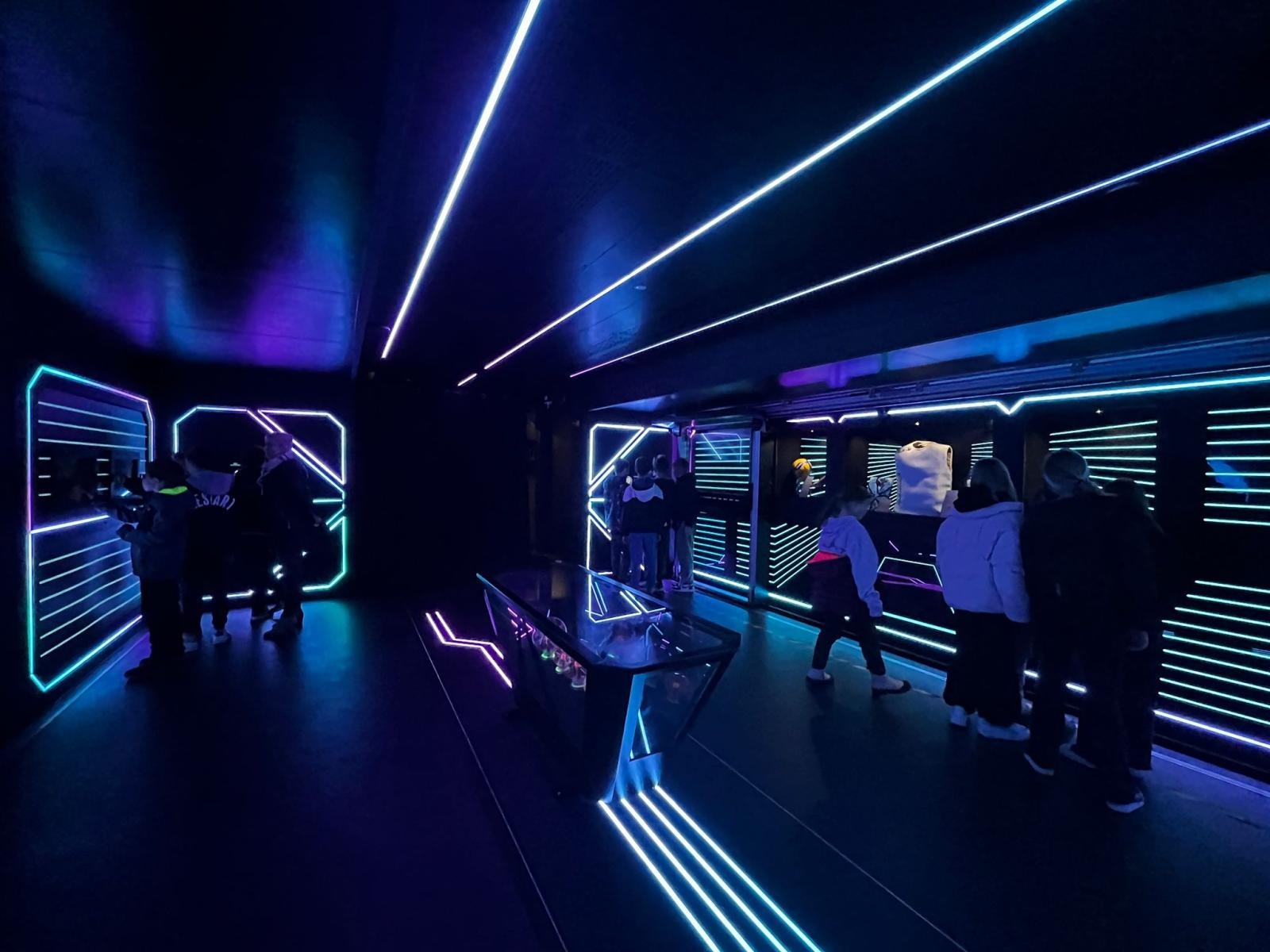 Zdjęcie w galerii na portalu naszraciborz.pl: Widowisko multimedialne Iskry Niepodległej już dostępne dla zwiedzających wiadomości z regionu