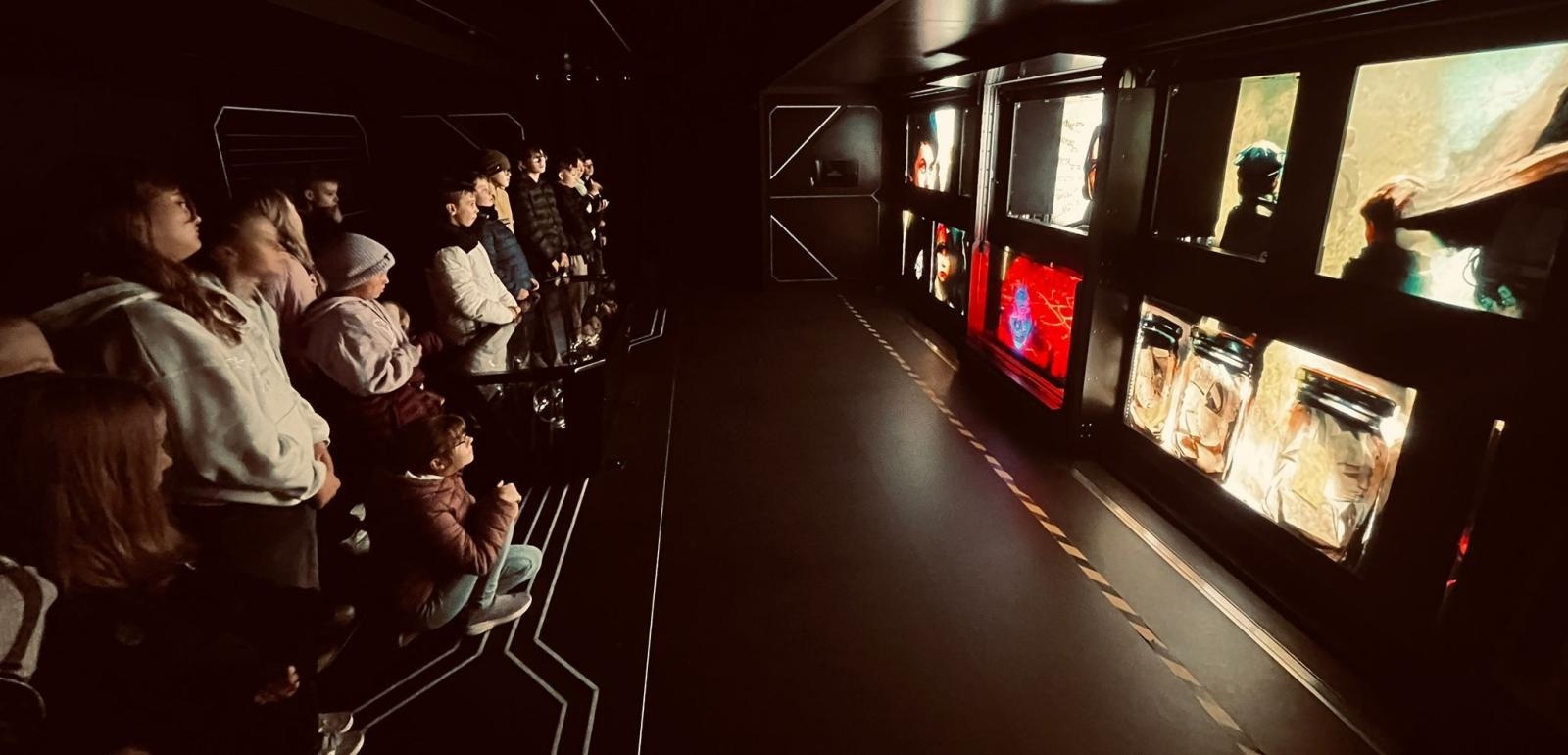 Zdjęcie w galerii na portalu naszraciborz.pl: Widowisko multimedialne Iskry Niepodległej już dostępne dla zwiedzających wiadomości z regionu