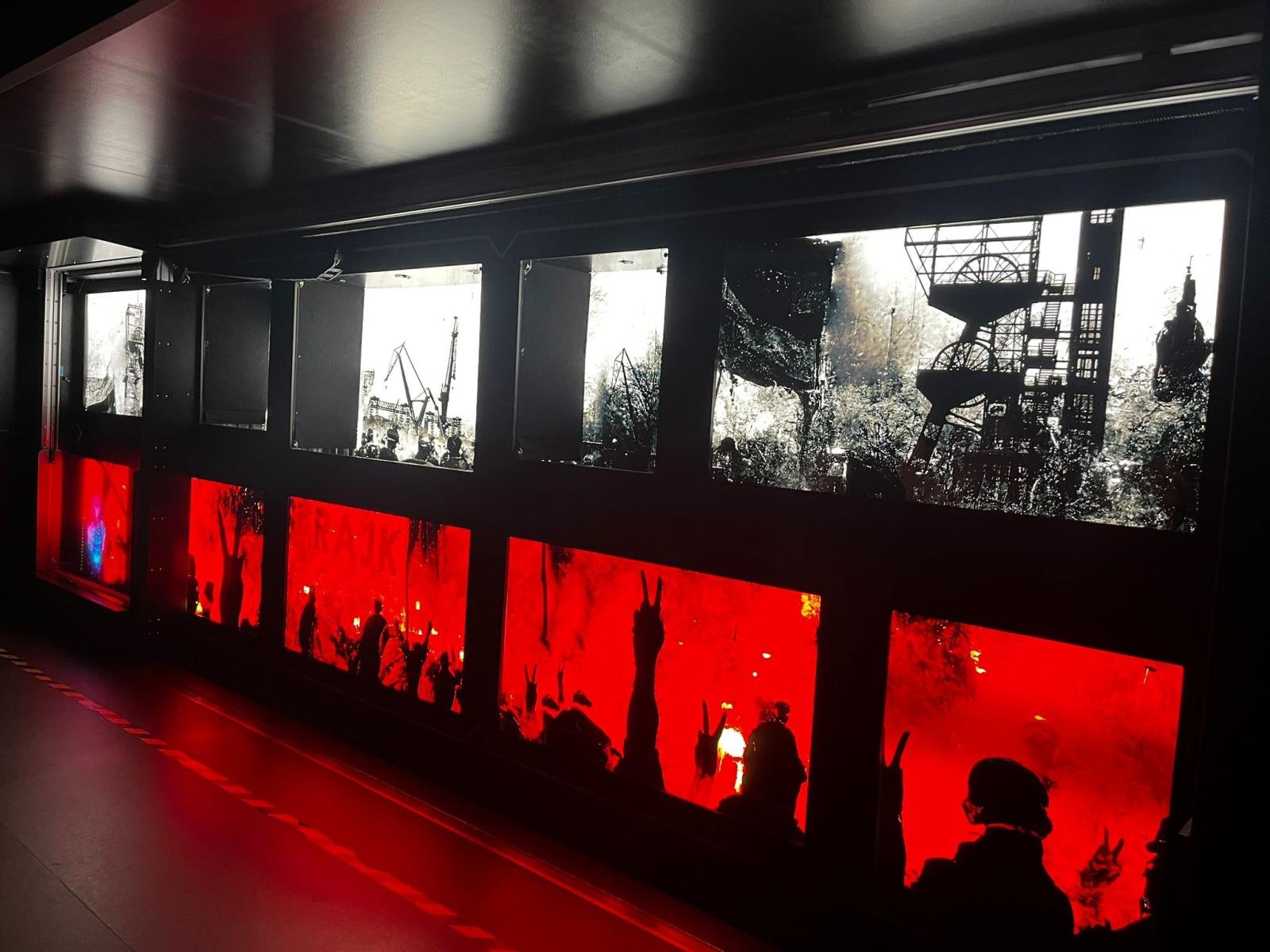 Zdjęcie w galerii na portalu naszraciborz.pl: Widowisko multimedialne Iskry Niepodległej już dostępne dla zwiedzających wiadomości z regionu