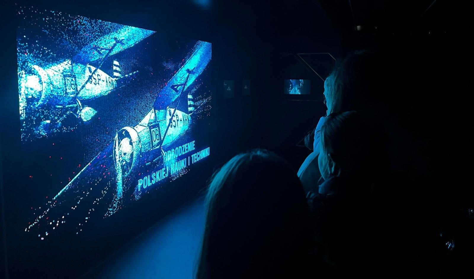 Zdjęcie w galerii na portalu naszraciborz.pl: Widowisko multimedialne Iskry Niepodległej już dostępne dla zwiedzających wiadomości z regionu