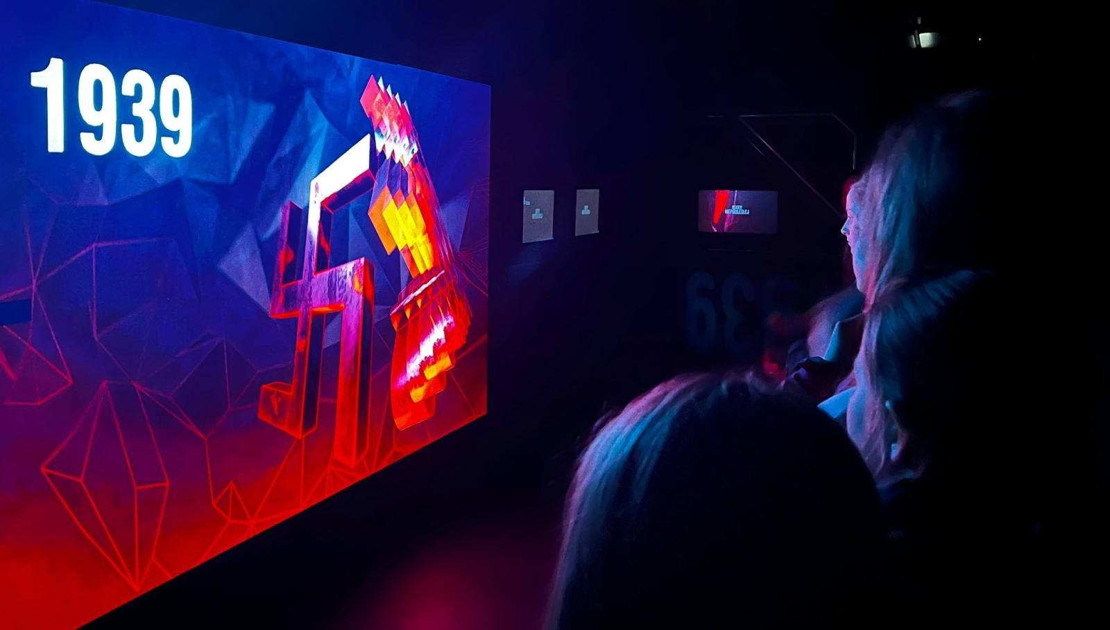 Zdjęcie w galerii na portalu naszraciborz.pl: Widowisko multimedialne Iskry Niepodległej już dostępne dla zwiedzających wiadomości z regionu