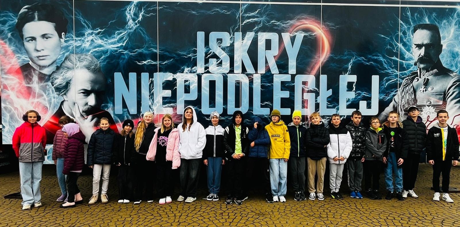 Zdjęcie w galerii na portalu naszraciborz.pl: Widowisko multimedialne Iskry Niepodległej już dostępne dla zwiedzających wiadomości z regionu