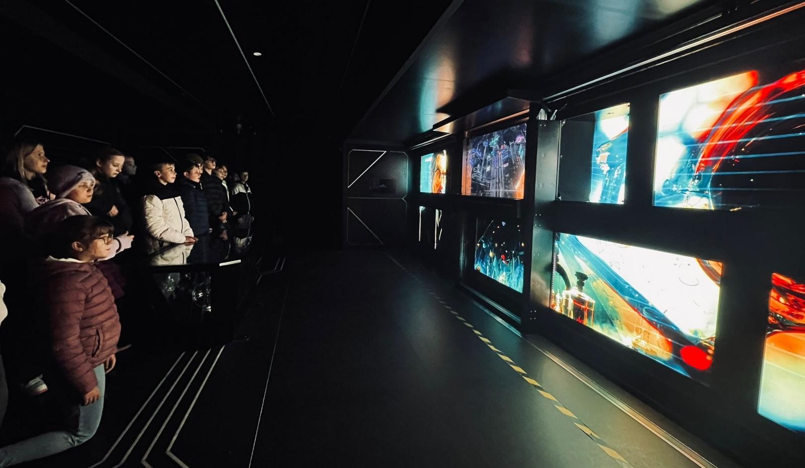 Zdjęcie w galerii na portalu naszraciborz.pl: Widowisko multimedialne Iskry Niepodległej już dostępne dla zwiedzających wiadomości z regionu