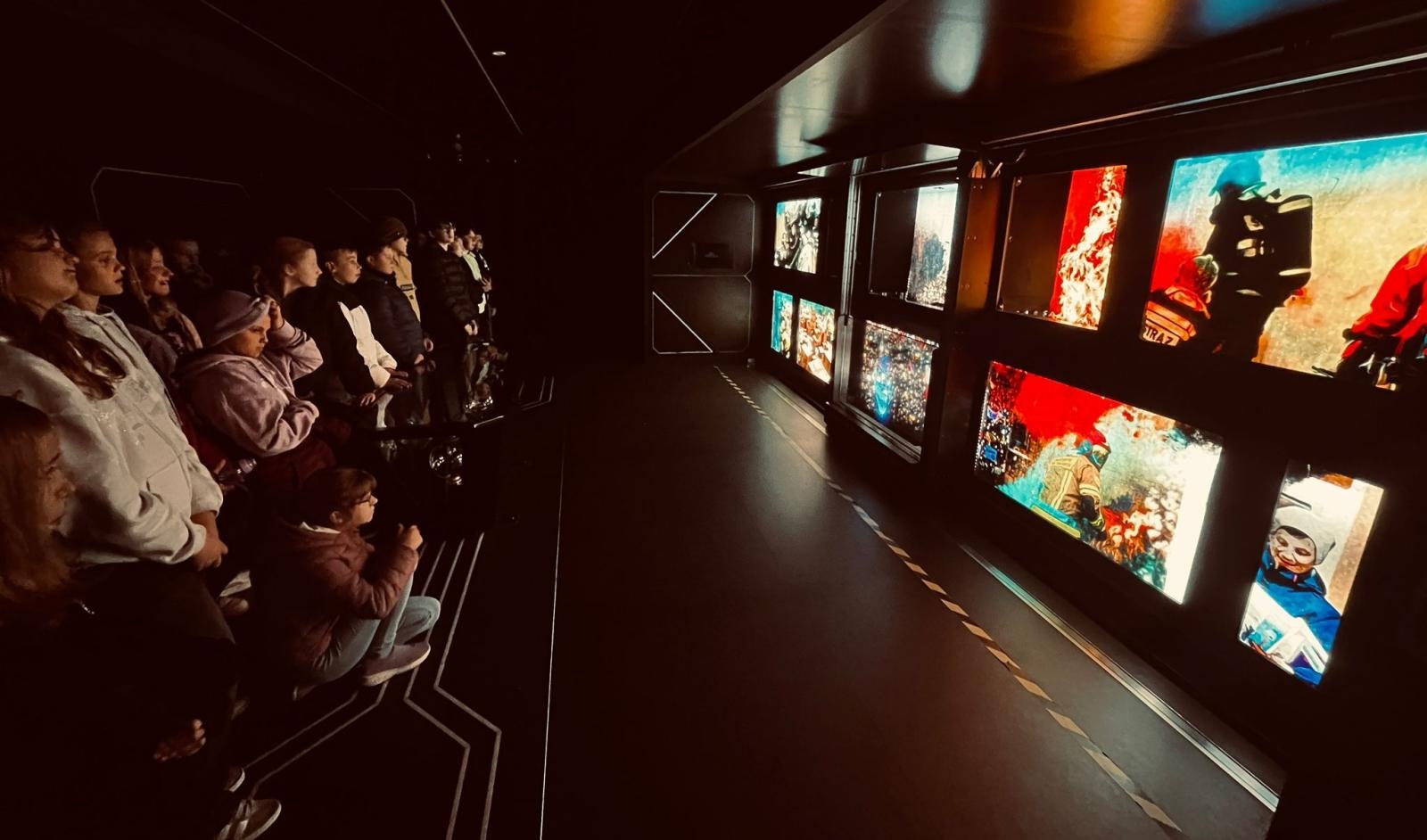 Zdjęcie w galerii na portalu naszraciborz.pl: Widowisko multimedialne Iskry Niepodległej już dostępne dla zwiedzających wiadomości z regionu