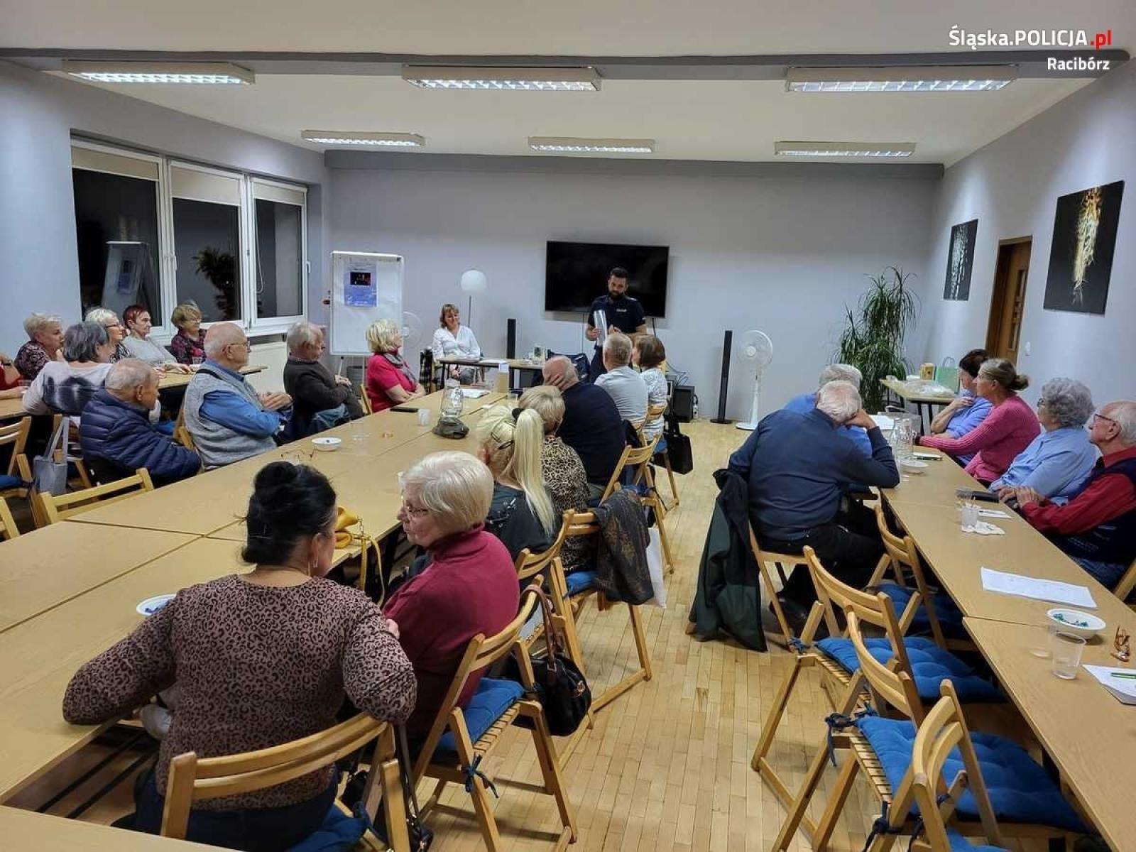 Zdjęcie w galerii na portalu naszraciborz.pl: Bezpiecznie, zdrowo, bezgotówkowo. Wspólna akcja policji i ZUS wiadomości z regionu