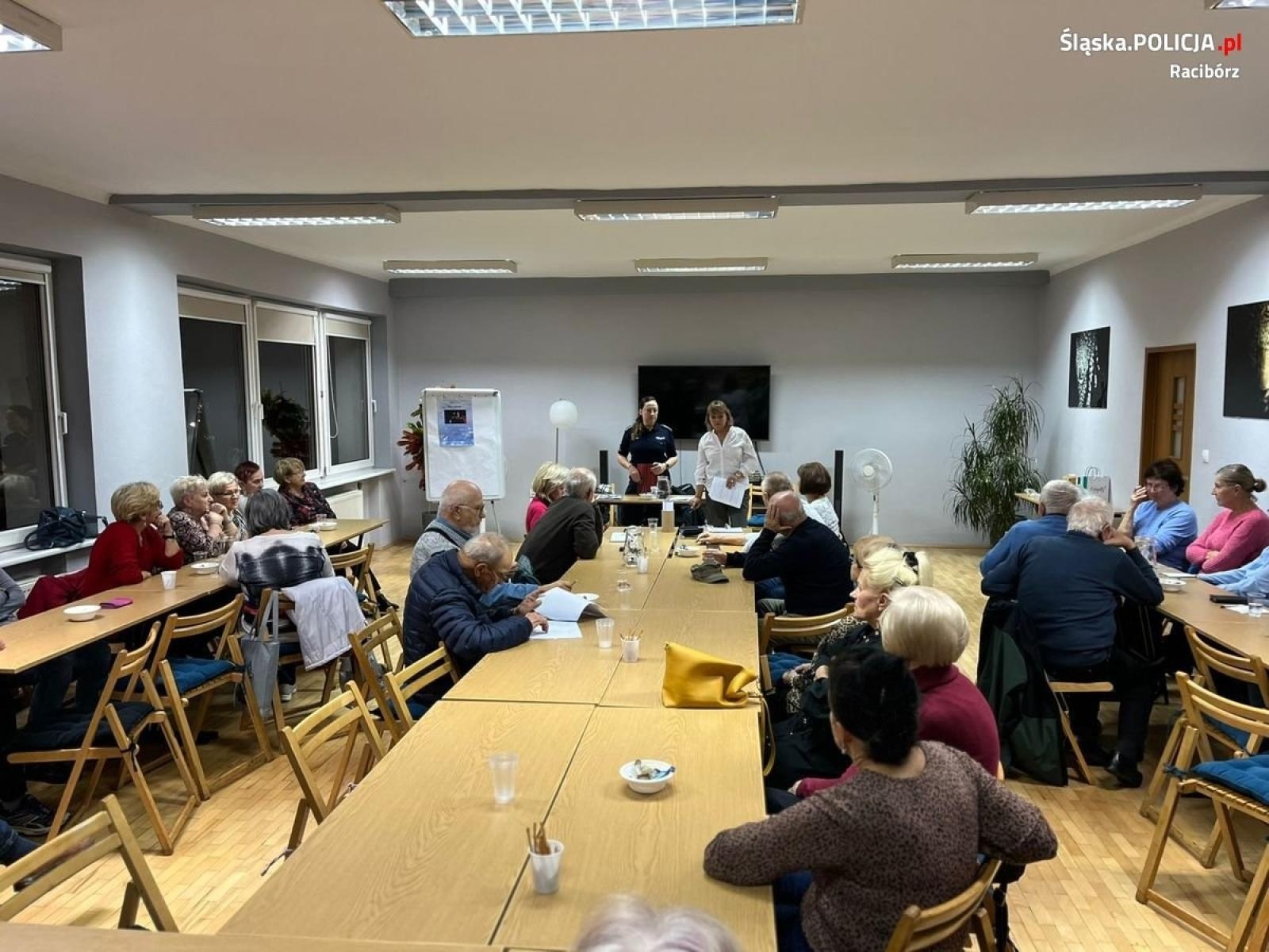 Zdjęcie w galerii na portalu naszraciborz.pl: Bezpiecznie, zdrowo, bezgotówkowo. Wspólna akcja policji i ZUS wiadomości z regionu