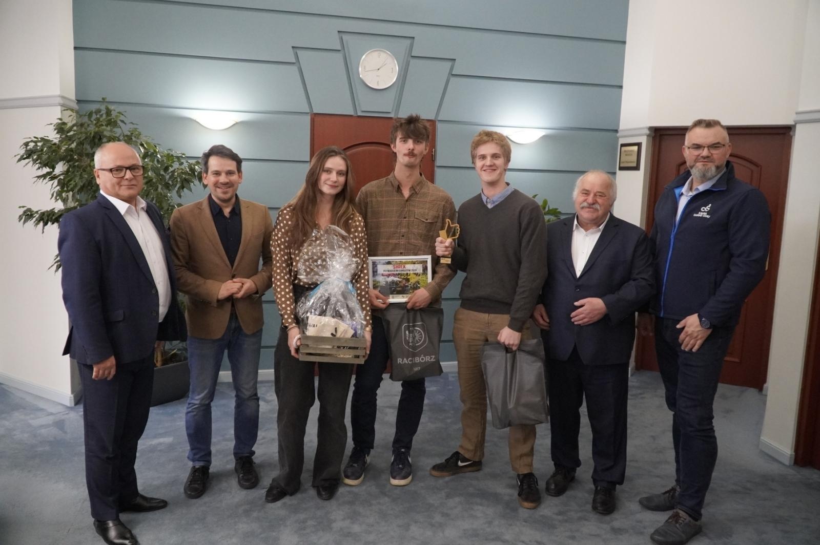 Zdjęcie w galerii na portalu naszraciborz.pl: Podsumowano tegoroczne Pływadła. Doceniony przez internautów SHREK z nagrodą wiadomości z regionu