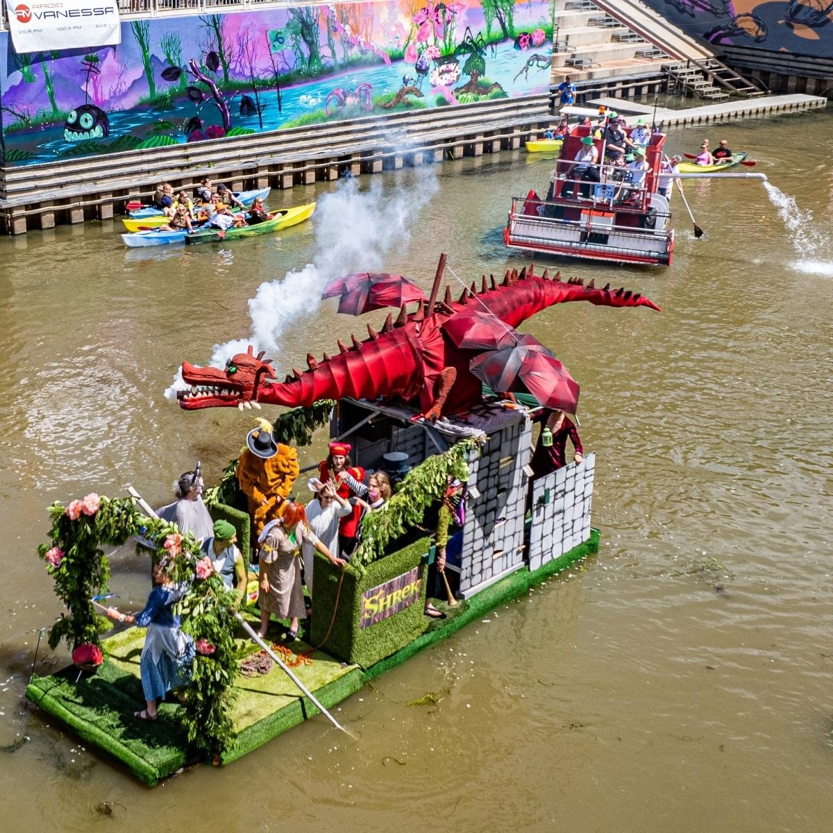 Zdjęcie w galerii na portalu naszraciborz.pl: Podsumowano tegoroczne Pływadła. Doceniony przez internautów SHREK z nagrodą wiadomości z regionu