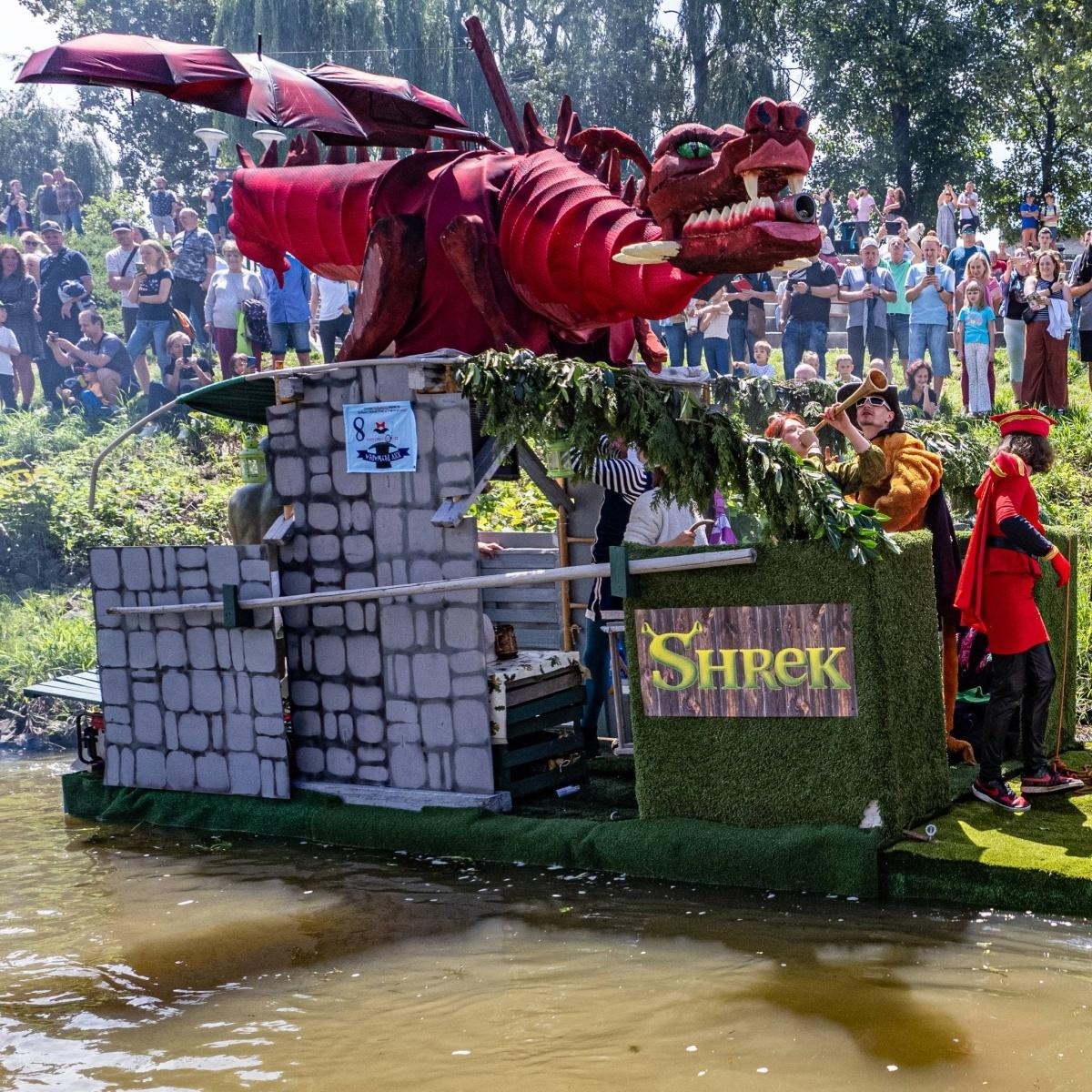 Zdjęcie w galerii na portalu naszraciborz.pl: Podsumowano tegoroczne Pływadła. Doceniony przez internautów SHREK z nagrodą wiadomości z regionu