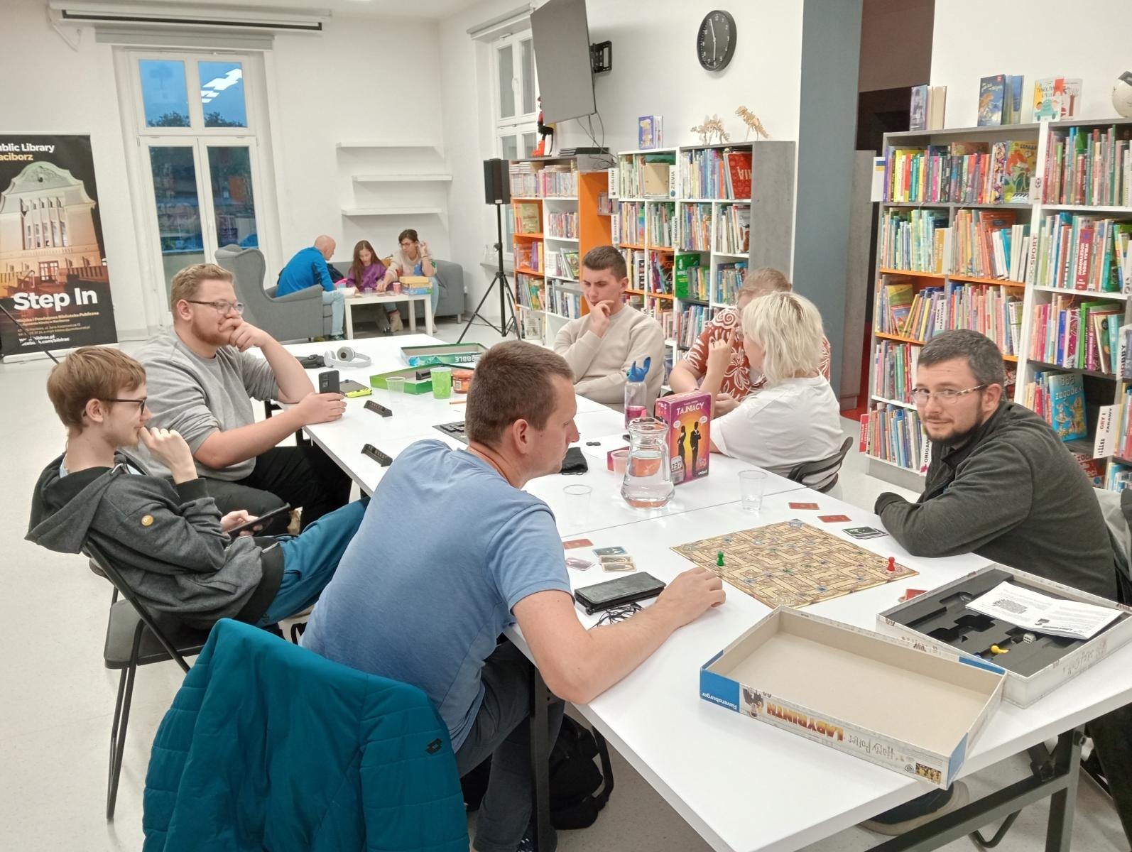Zdjęcie w galerii na portalu naszraciborz.pl: Biblioteczne kluby polecają się na jesienną chandrę wiadomości z regionu