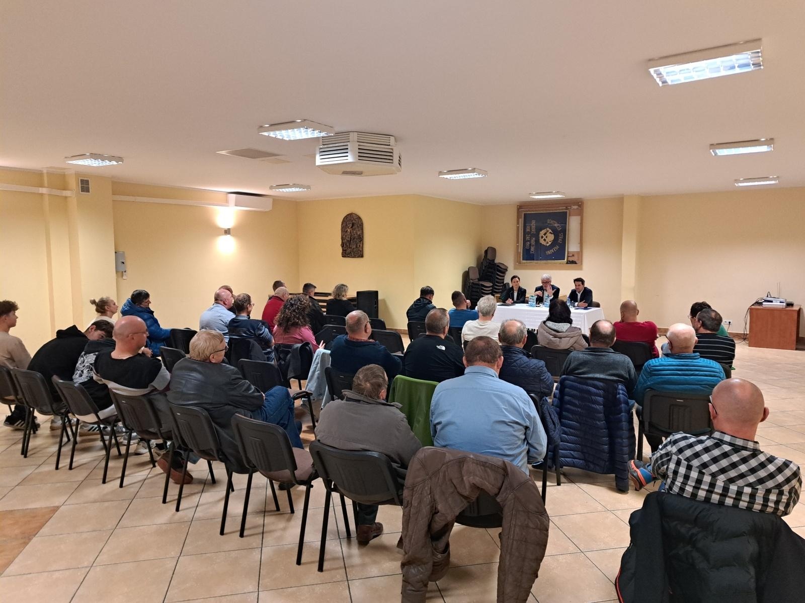 Zdjęcie w galerii na portalu naszraciborz.pl: Tematy drogowe zdominowały spotkanie prezydenta z mieszkańcami Markowic wiadomości z regionu