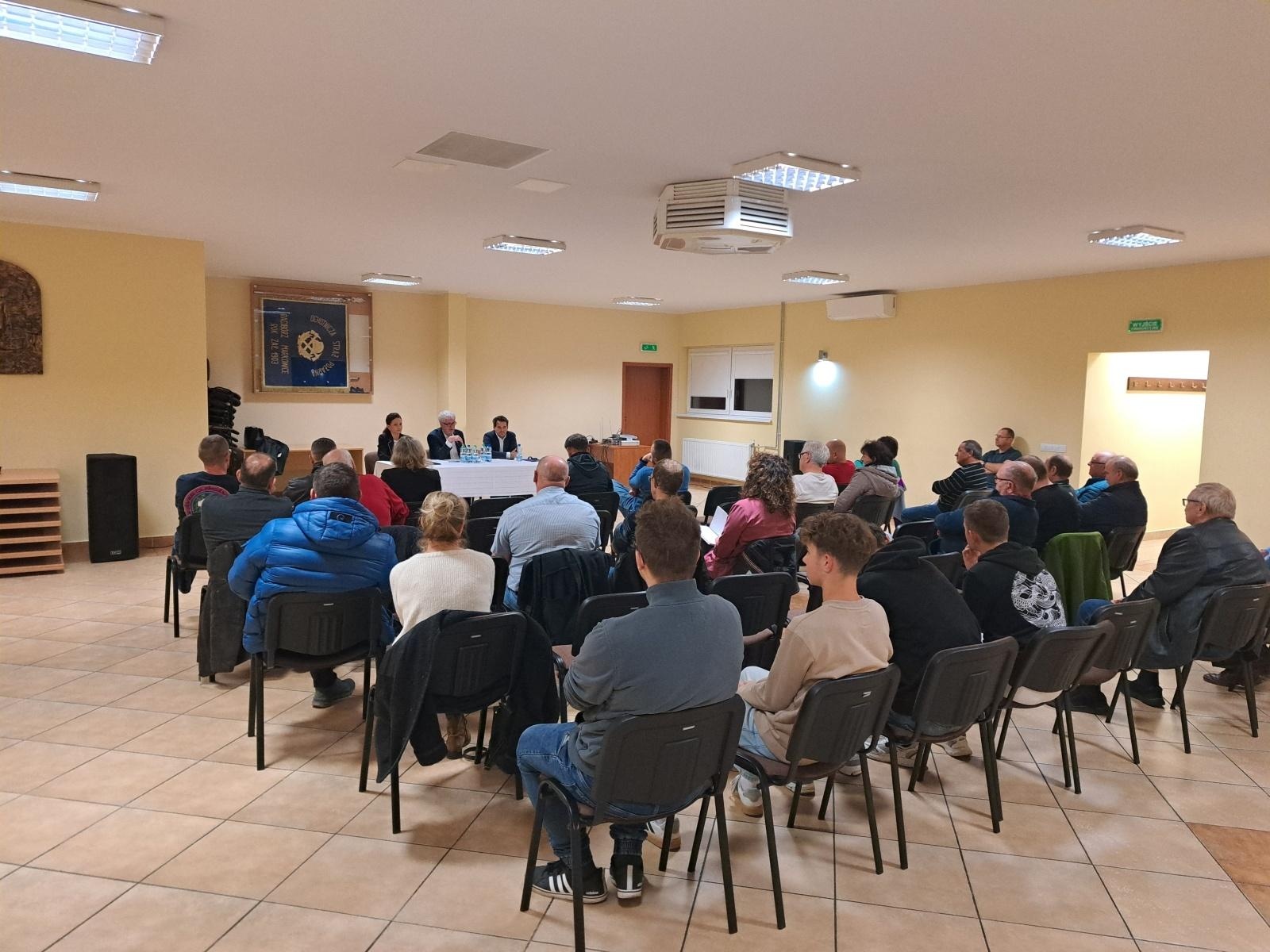 Zdjęcie w galerii na portalu naszraciborz.pl: Tematy drogowe zdominowały spotkanie prezydenta z mieszkańcami Markowic wiadomości z regionu