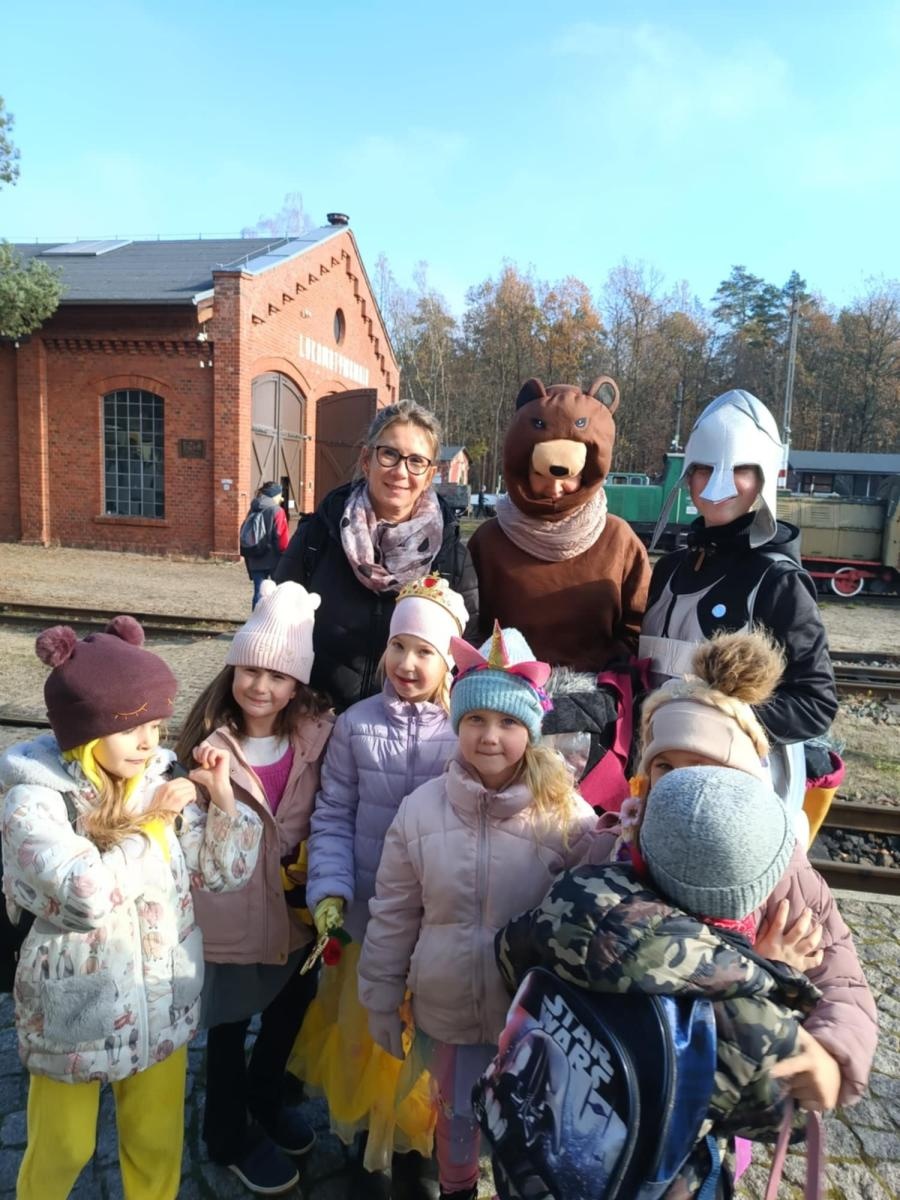 Zdjęcie w galerii na portalu naszraciborz.pl: Międzynarodowy Dzień Postaci z Bajek w Rudach: Przedszkolaki wyruszyły na magiczną podróż wiadomości z regionu