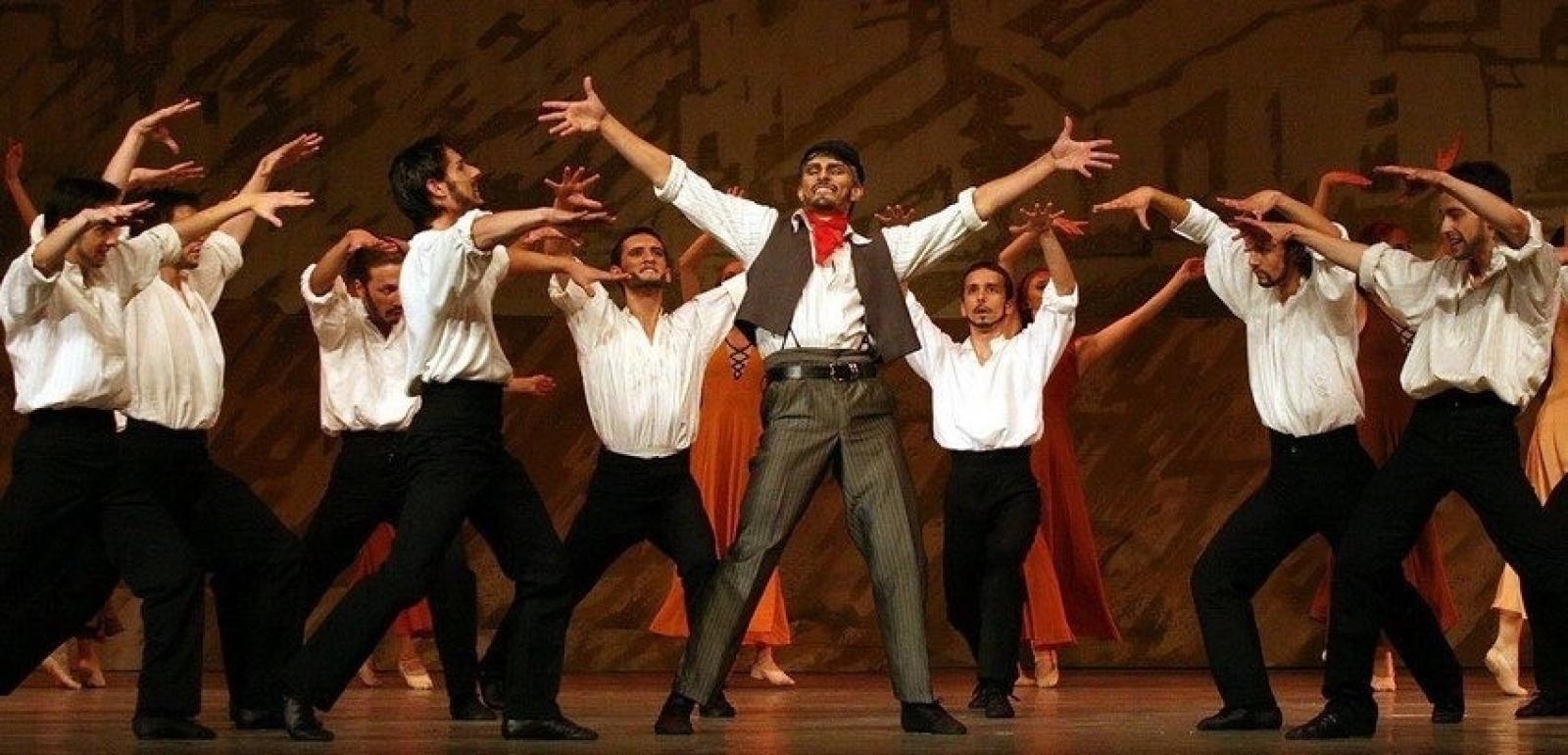 Zdjęcie w galerii na portalu naszraciborz.pl: Grek Zorba na scenie przy Chopina wiadomości z regionu