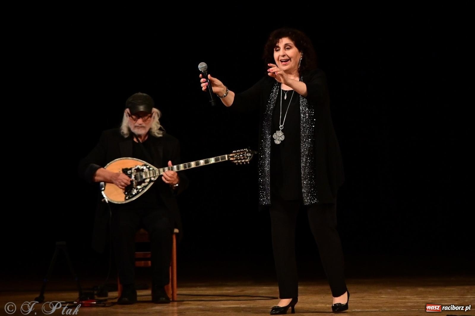 Zdjęcie w galerii na portalu naszraciborz.pl: Eleni świętuje 45-lecie kariery – koncert w Raciborzu pełen wzruszeń i największych przebojów wiadomości z regionu